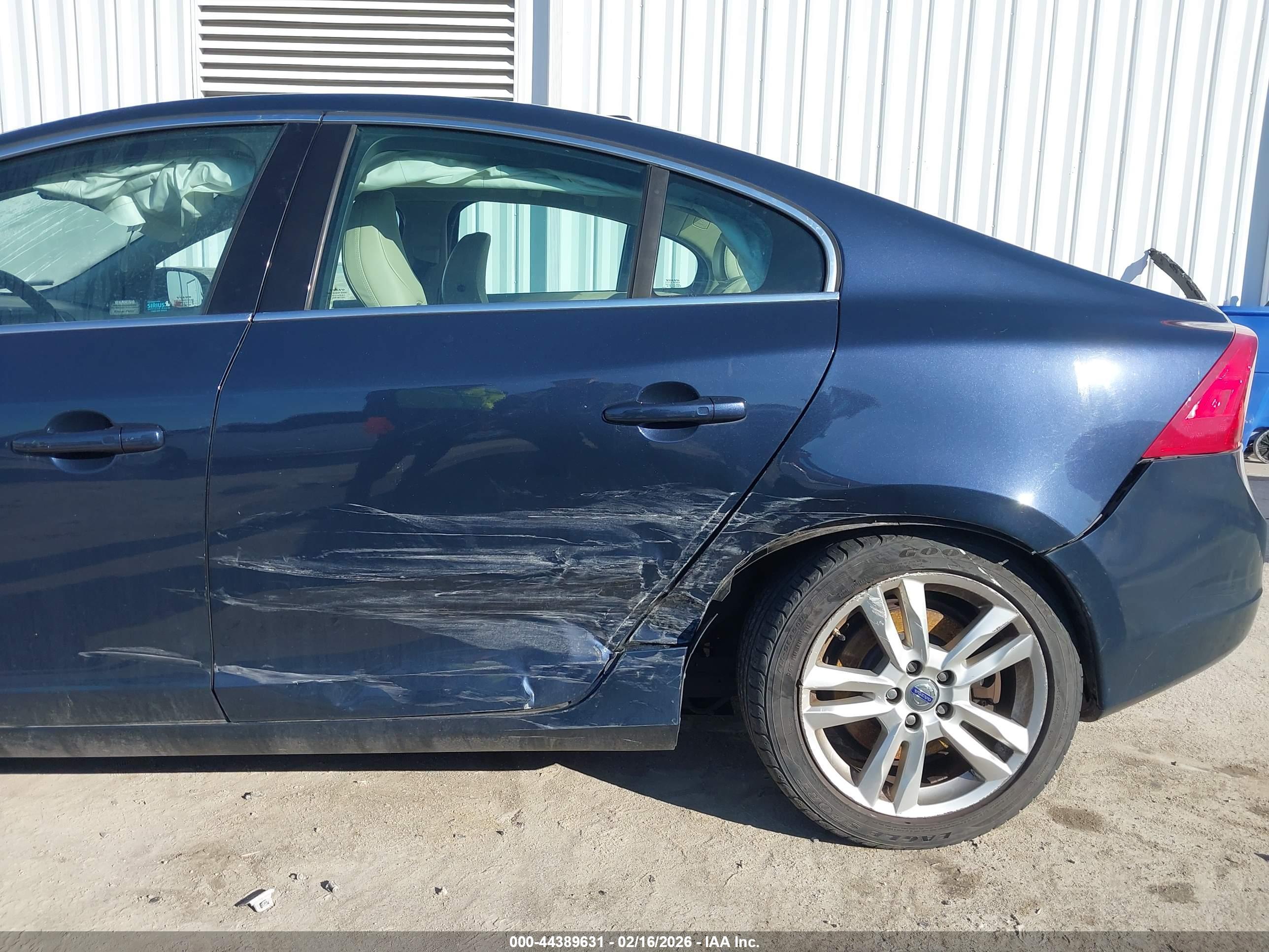 VOLVO S60 image 6