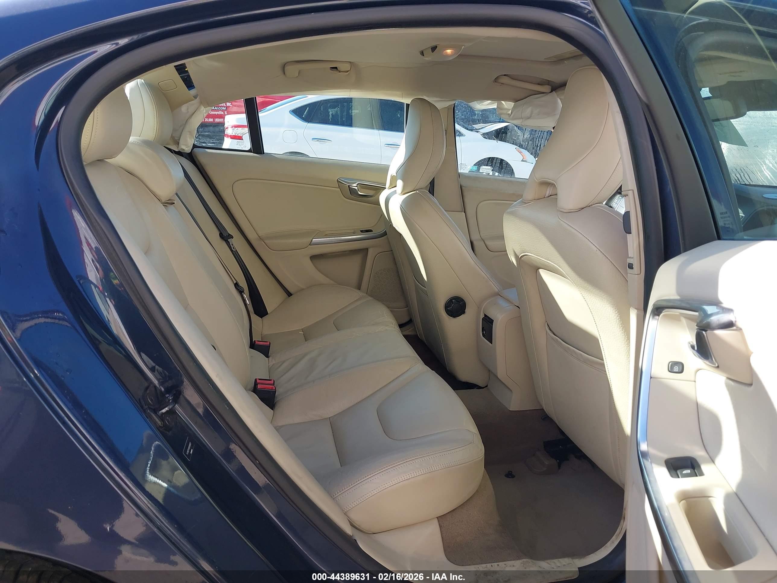 VOLVO S60 image 8