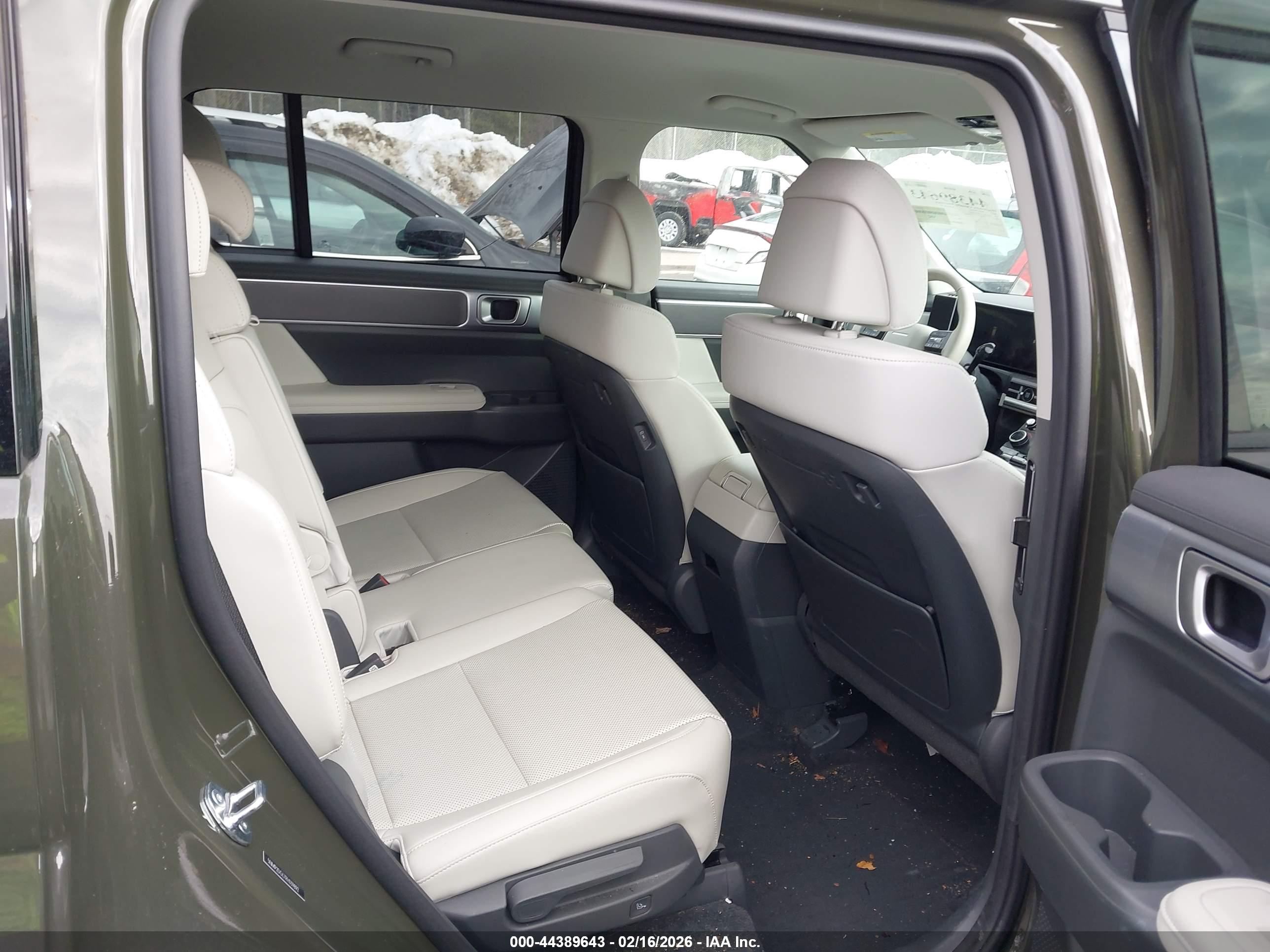 HYUNDAI SANTA image 8