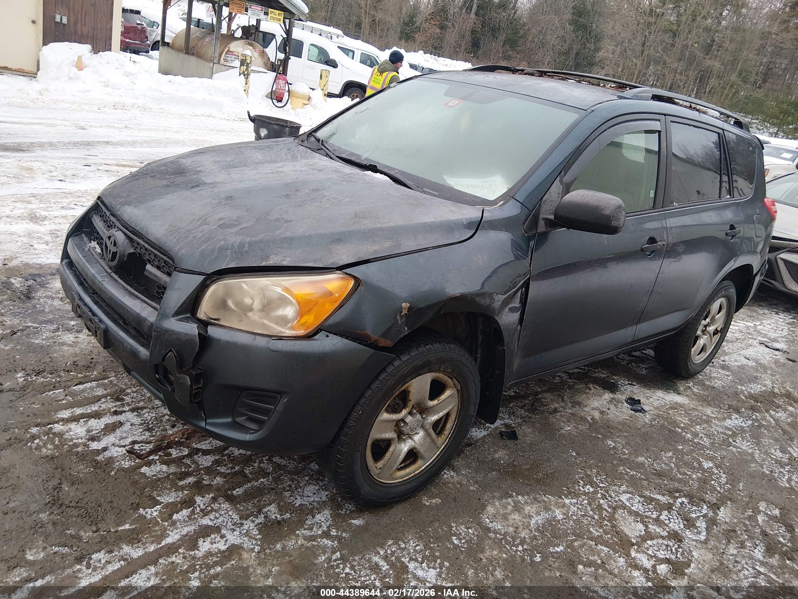TOYOTA RAV4 image 2