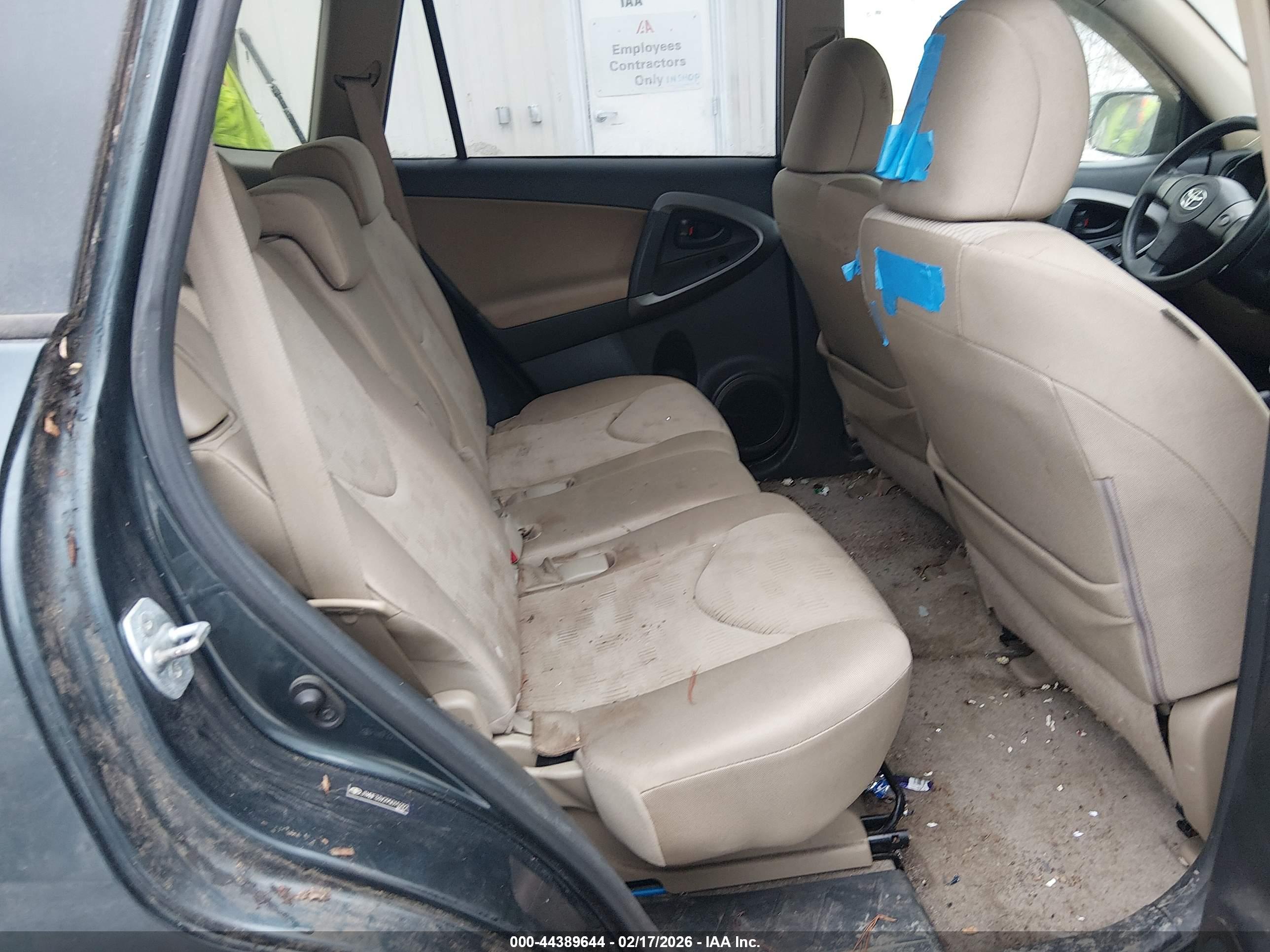 TOYOTA RAV4 image 8