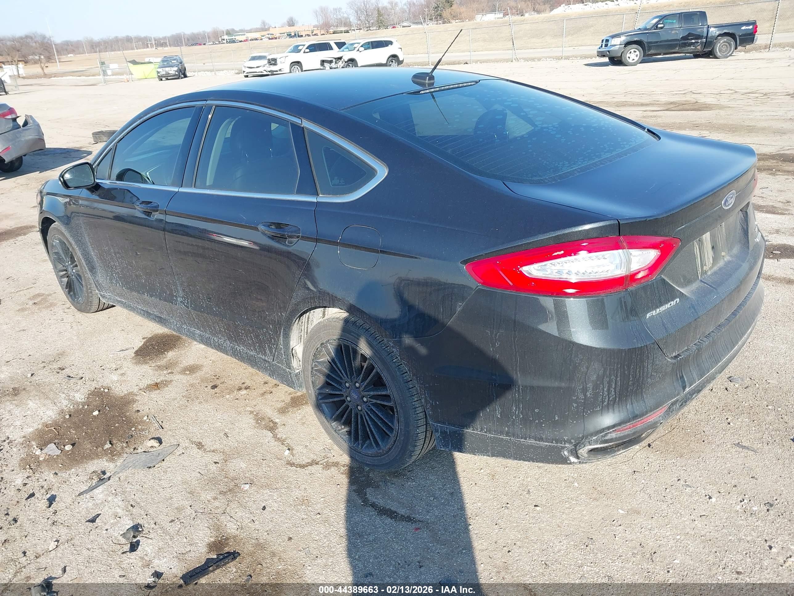 FORD FUSION image 3