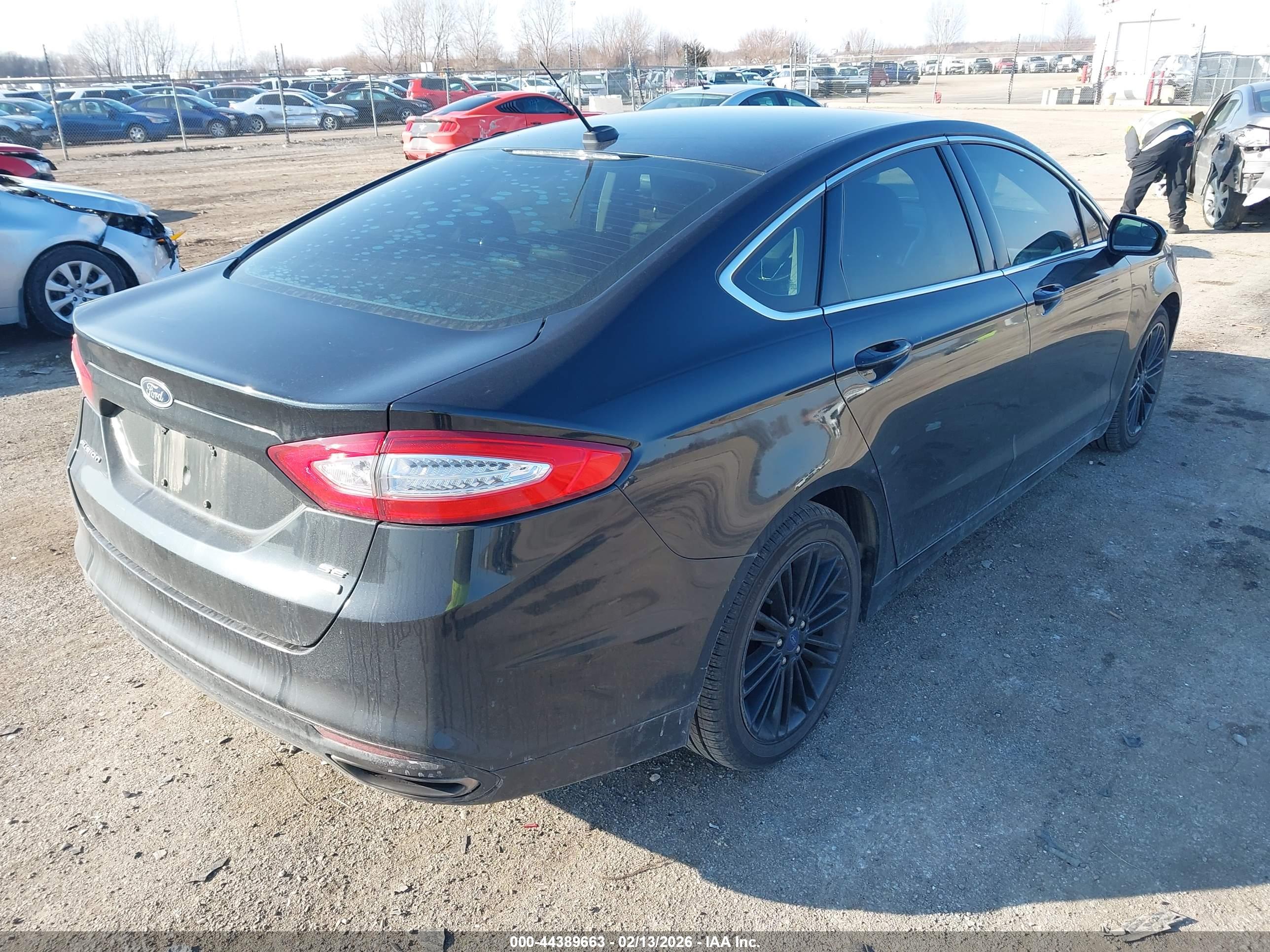 FORD FUSION image 4