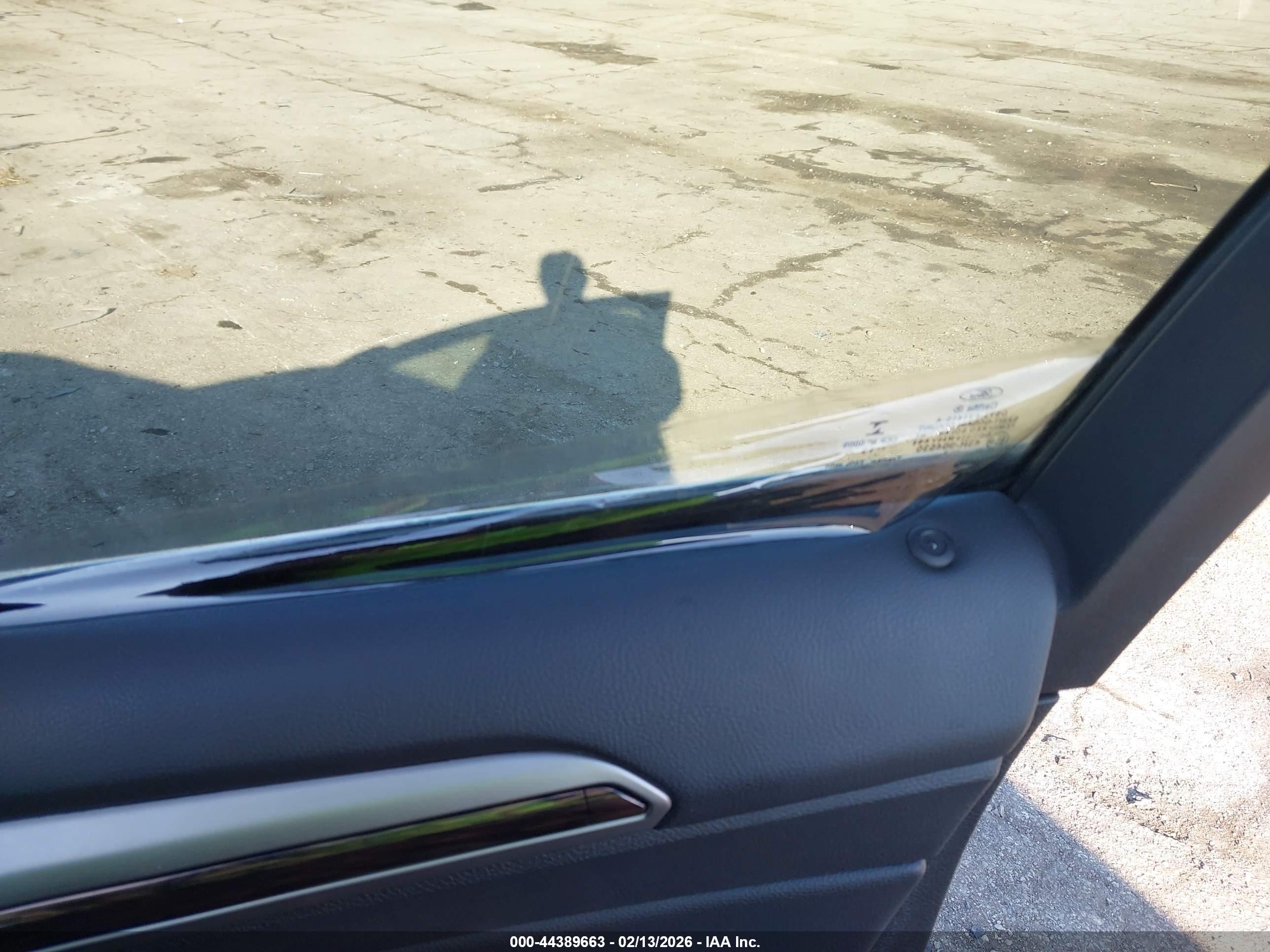 FORD FUSION image 6