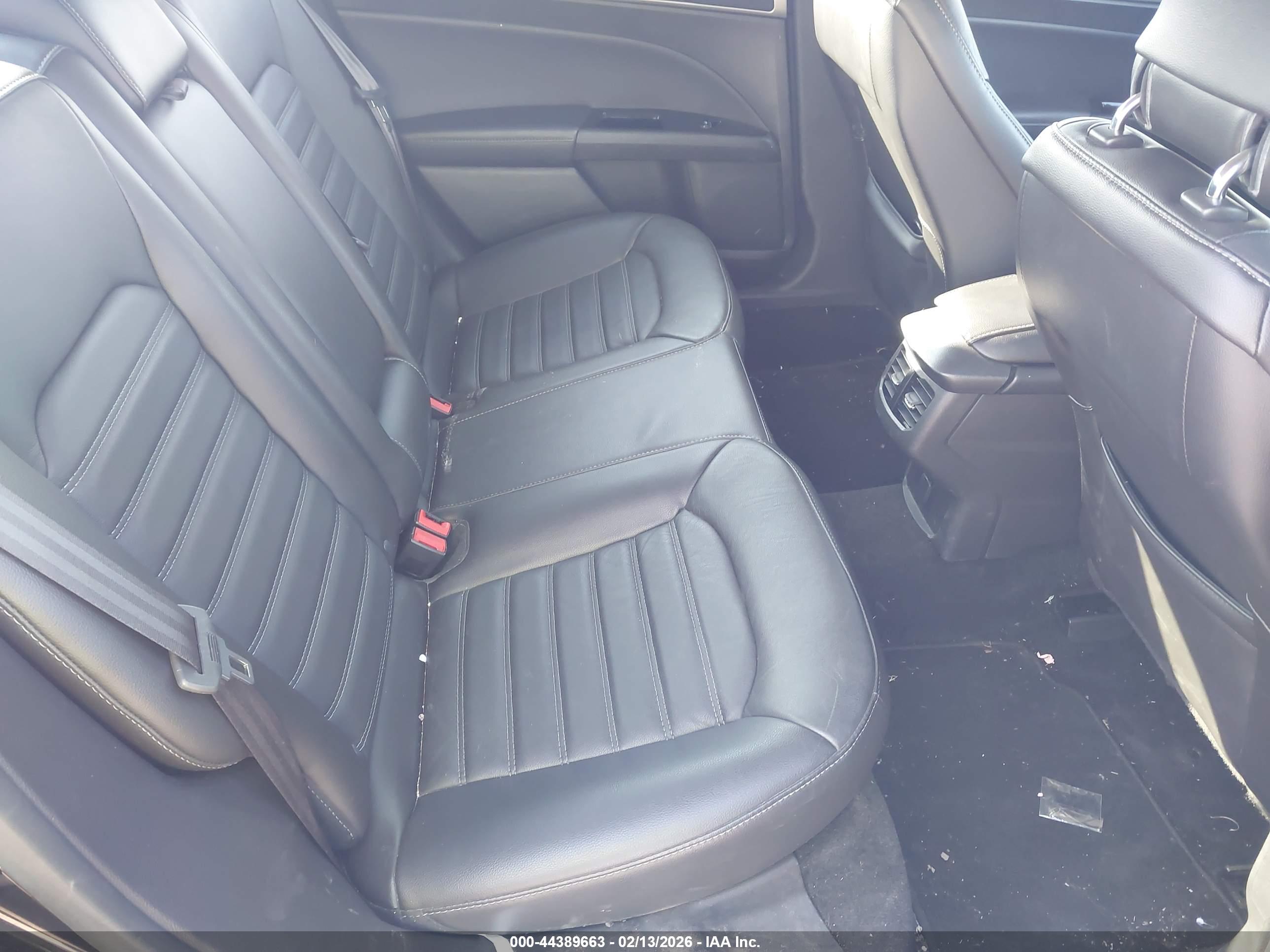 FORD FUSION image 8