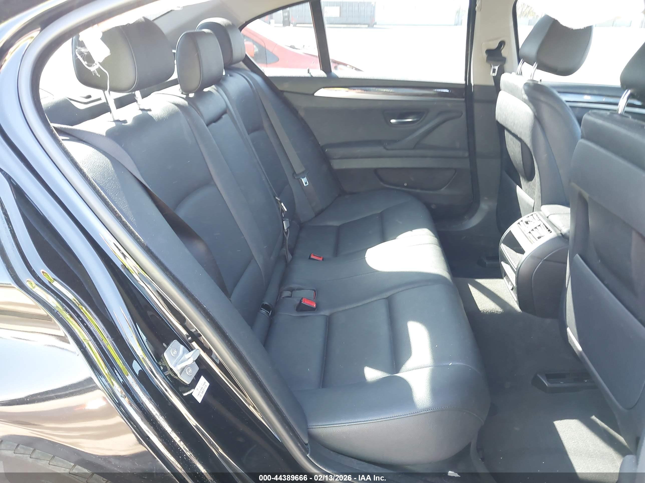 BMW 528I image 8