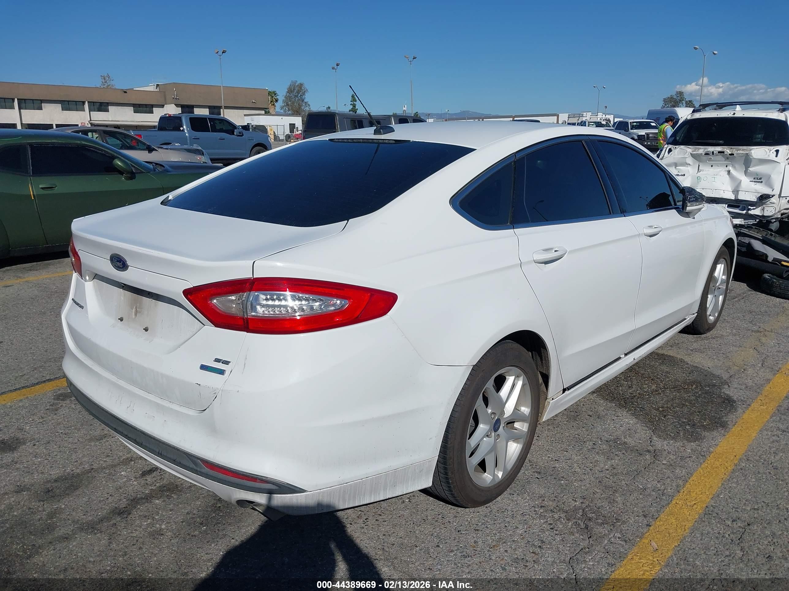 FORD FUSION image 4