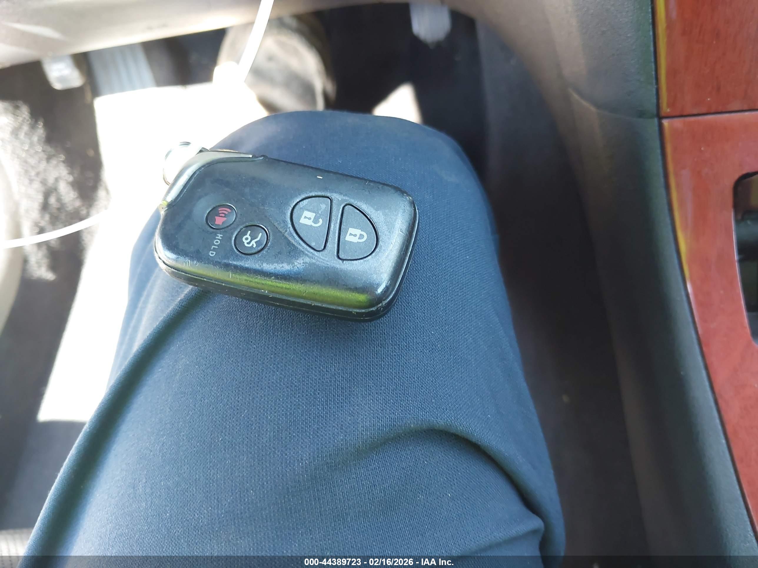 LEXUS ES image 11