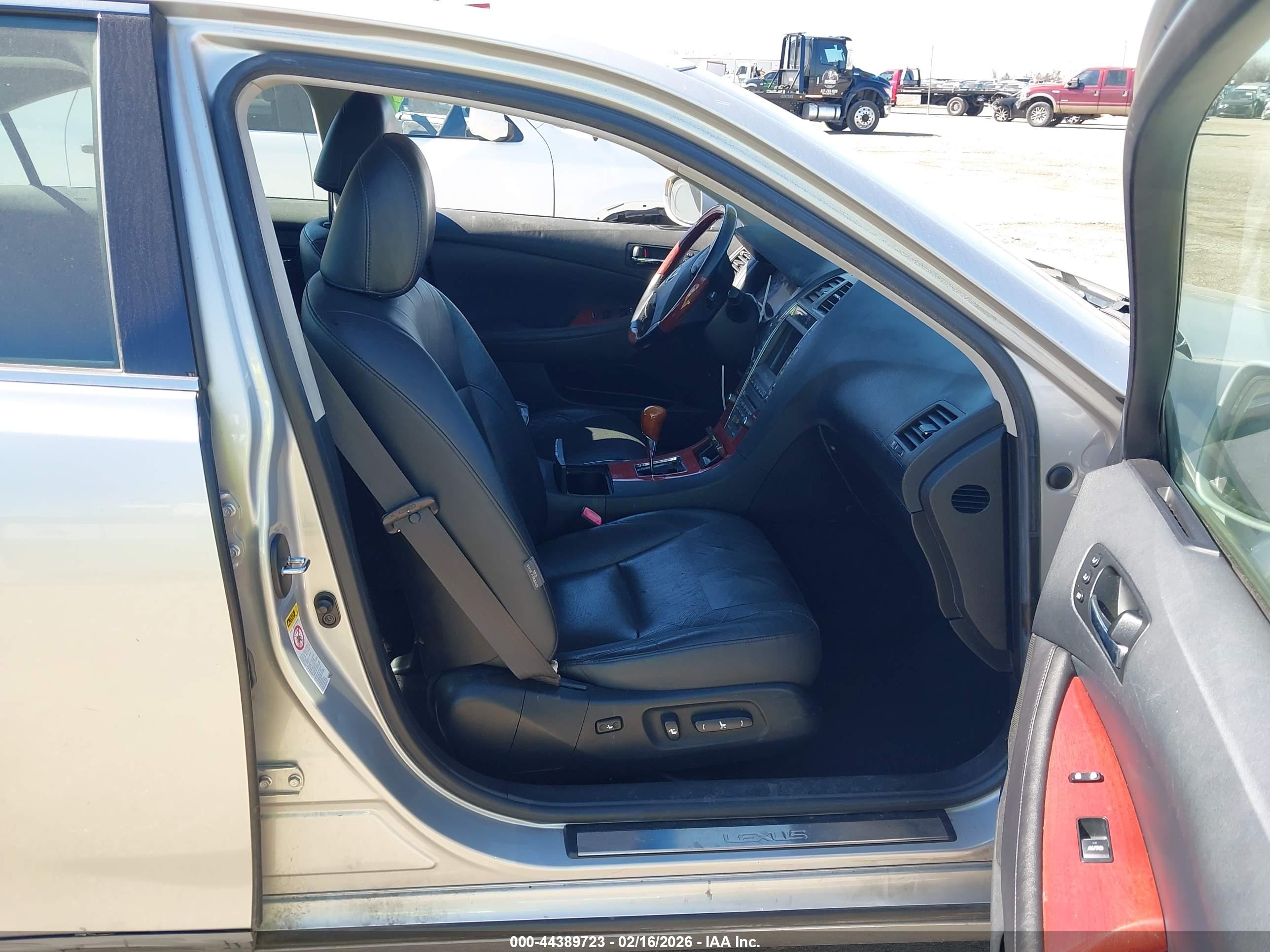 LEXUS ES image 5