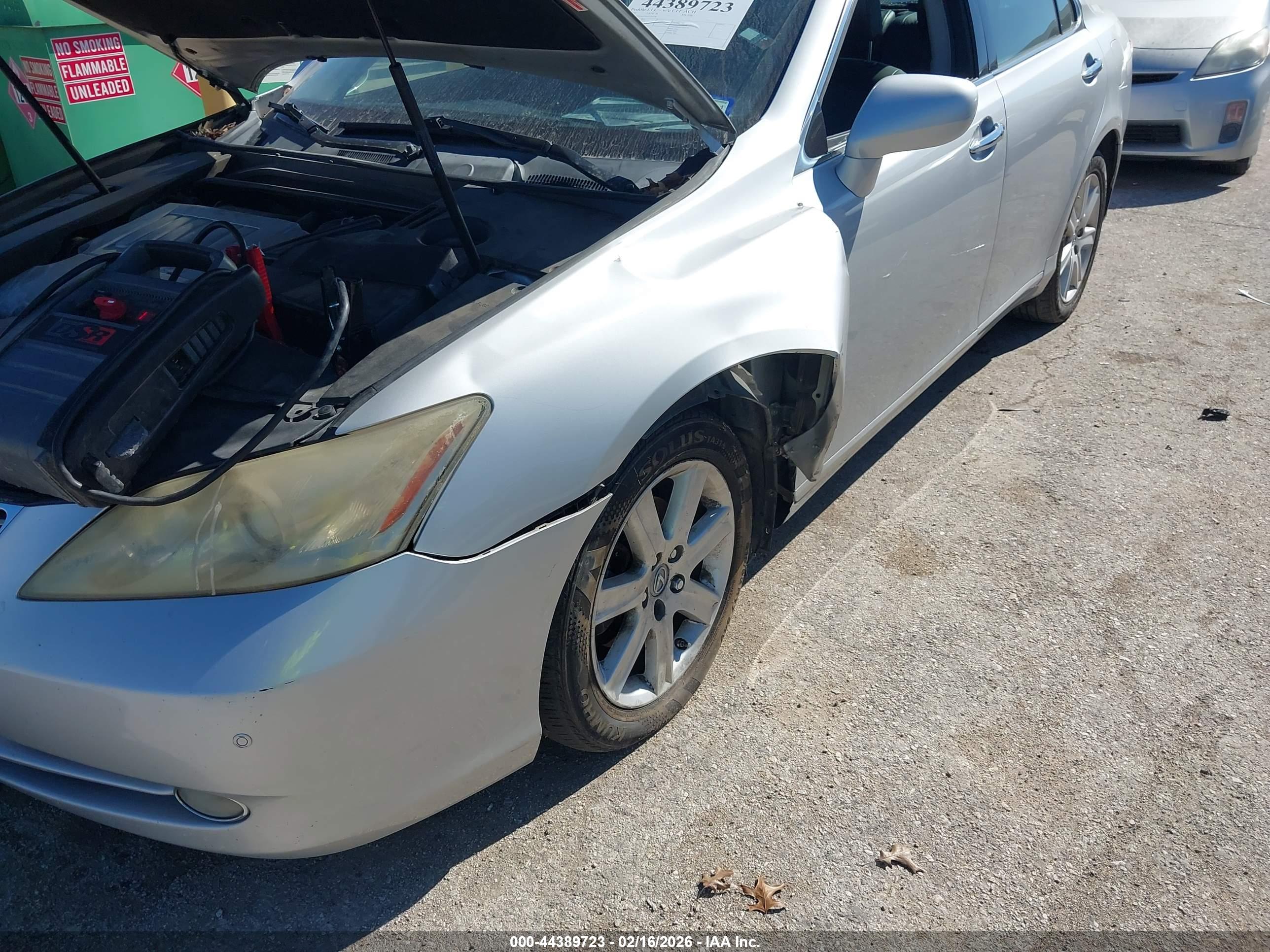 LEXUS ES image 6