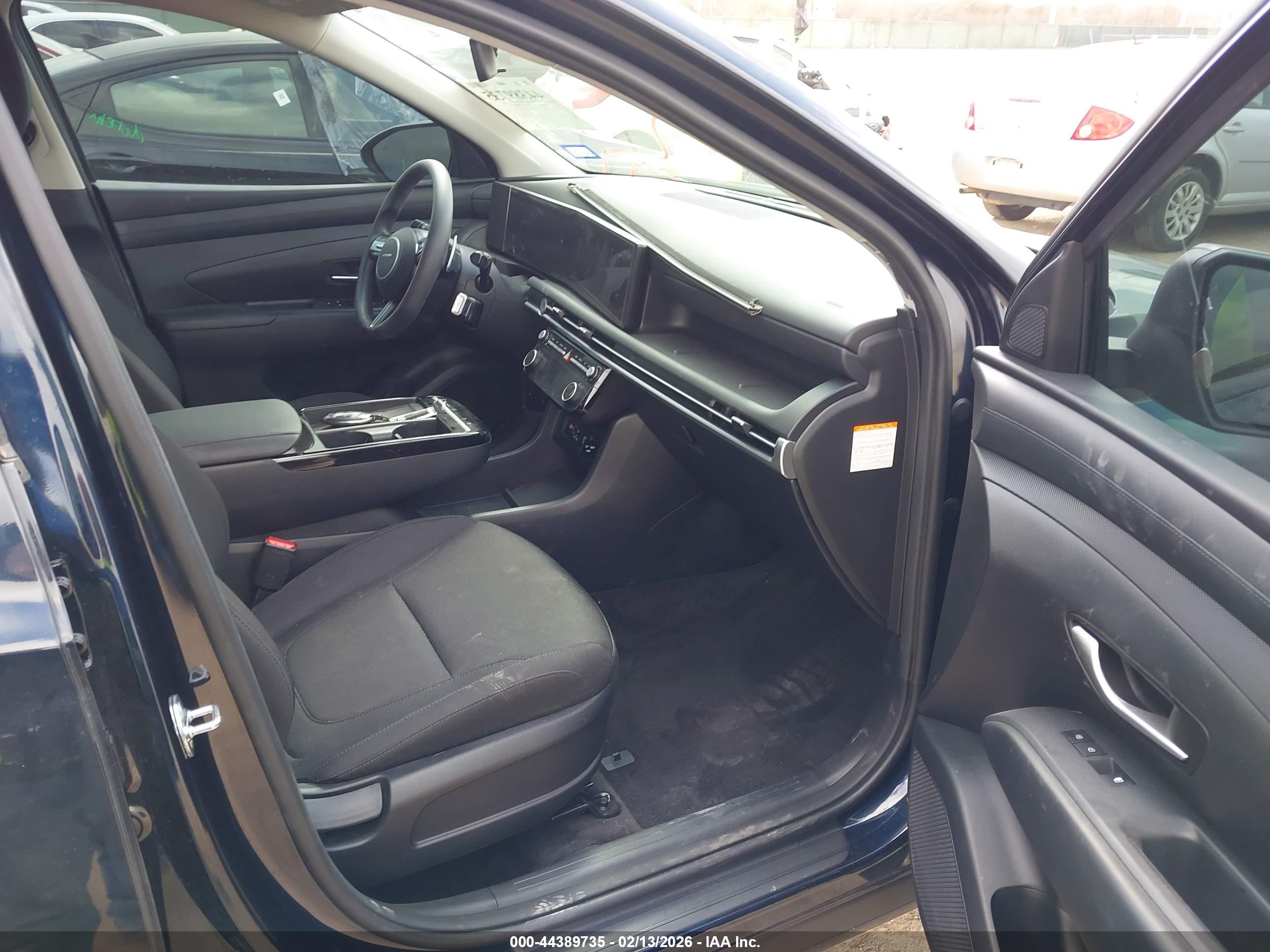 HYUNDAI TUCSON image 5
