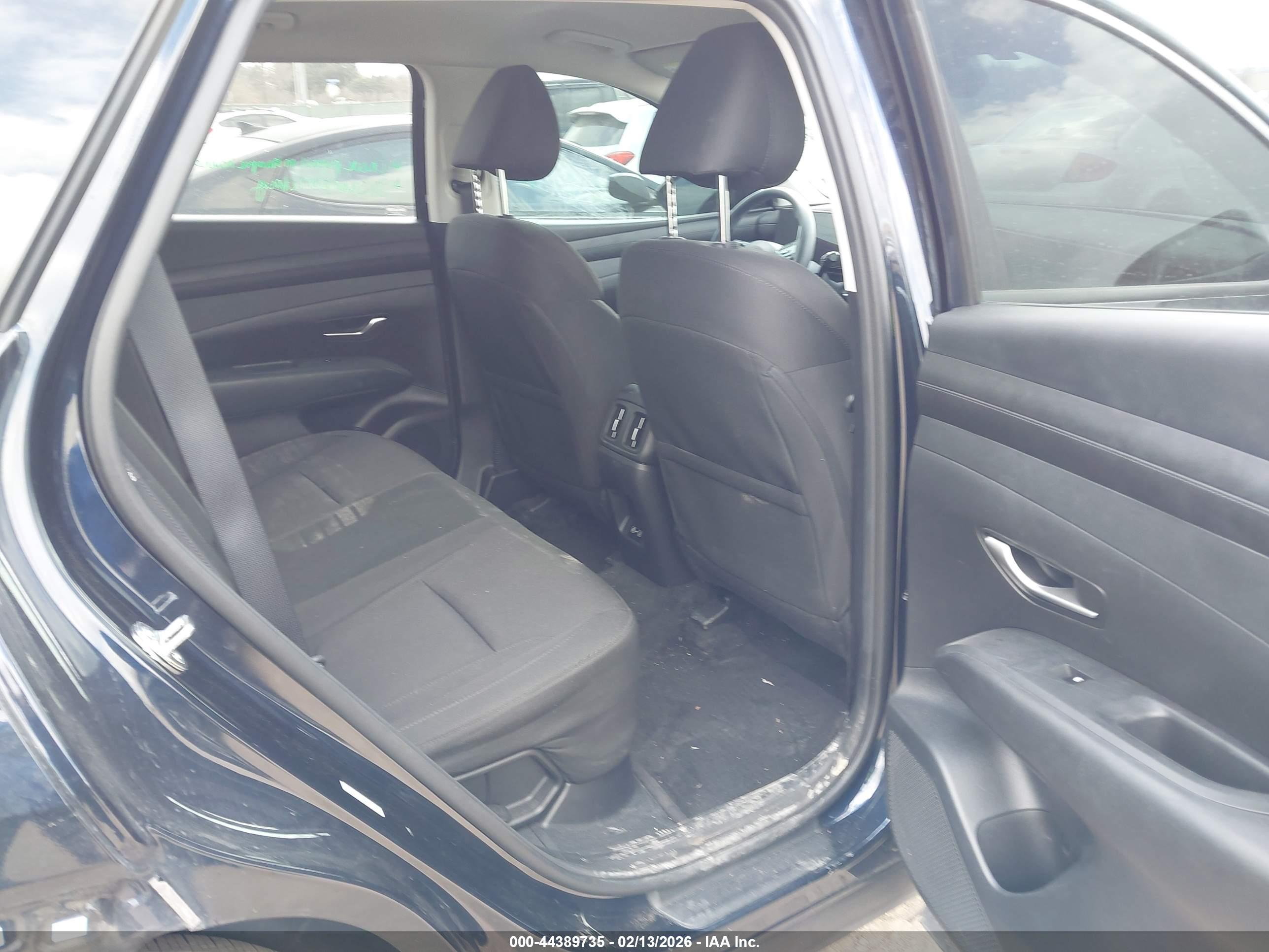 HYUNDAI TUCSON image 8