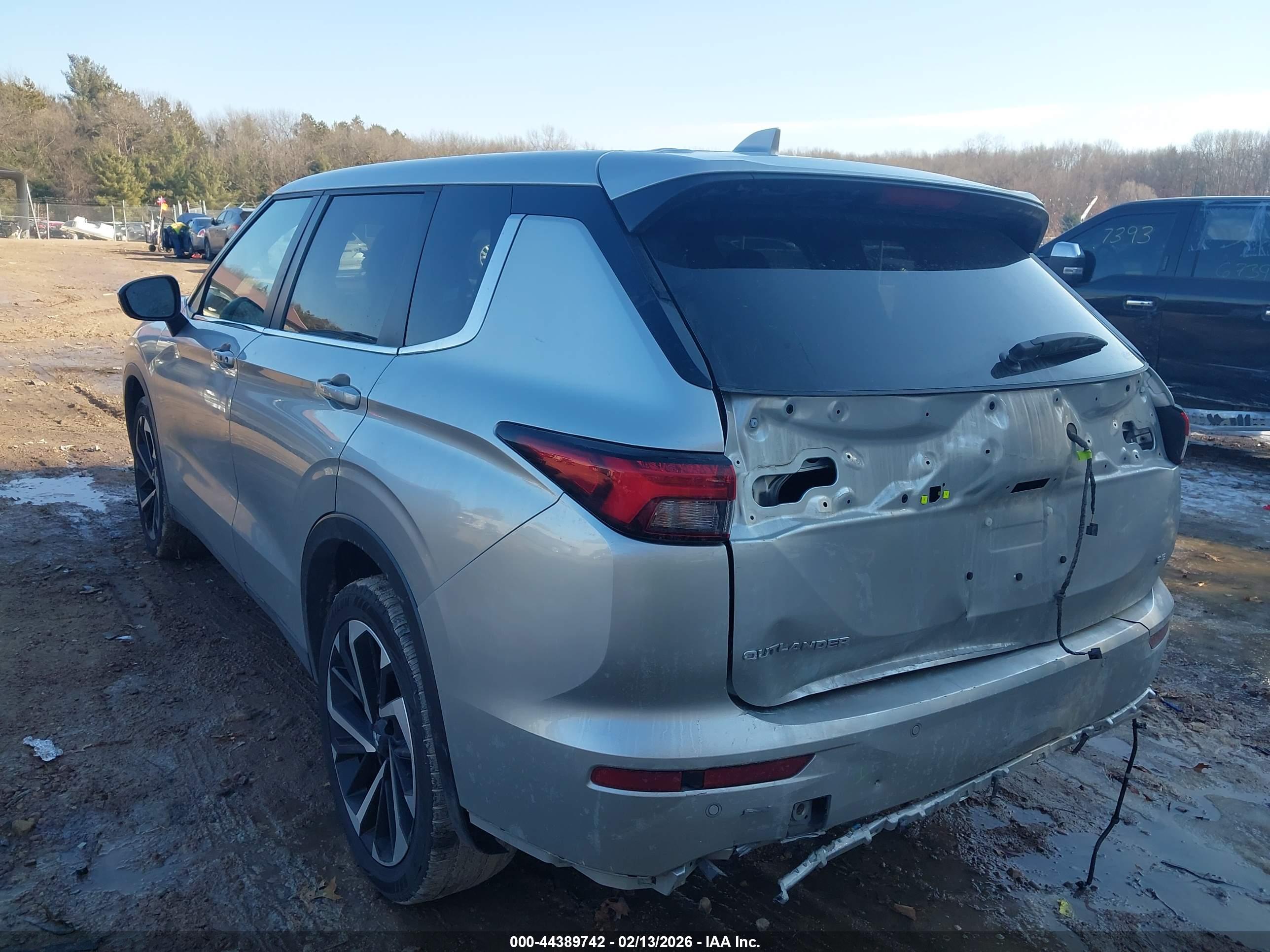 MITSUBISHI OUTLANDER image 3