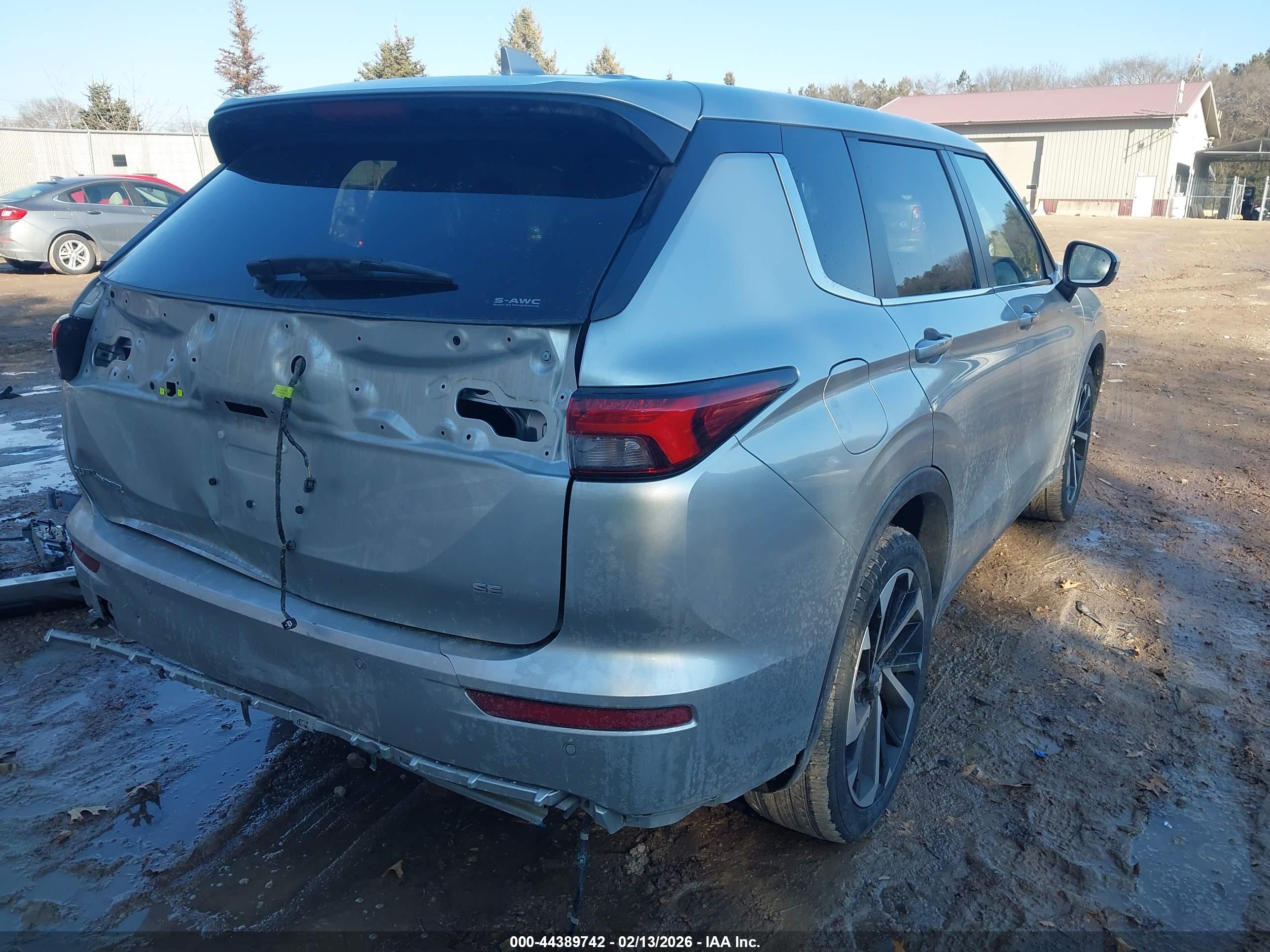MITSUBISHI OUTLANDER image 4