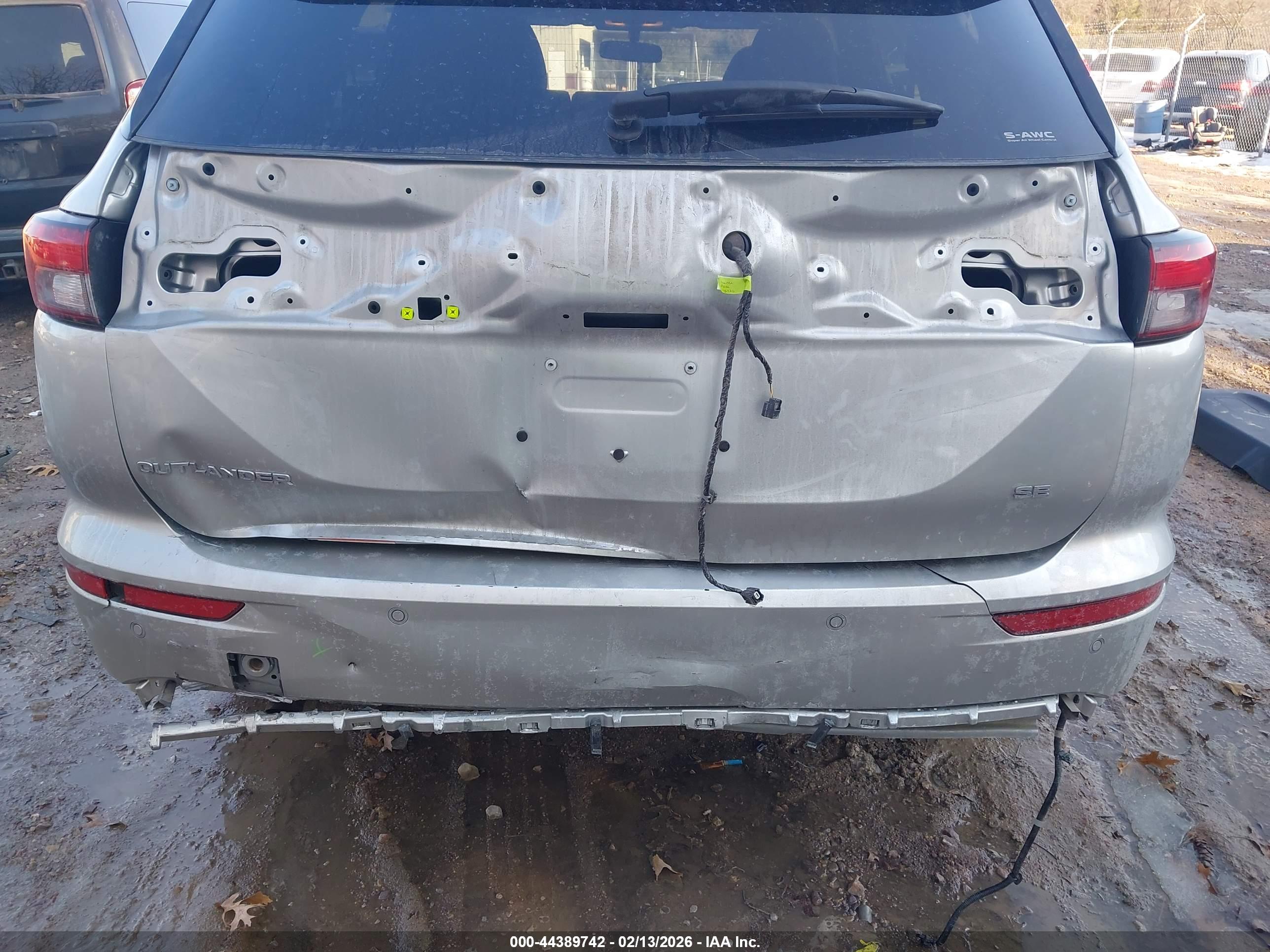 MITSUBISHI OUTLANDER image 6
