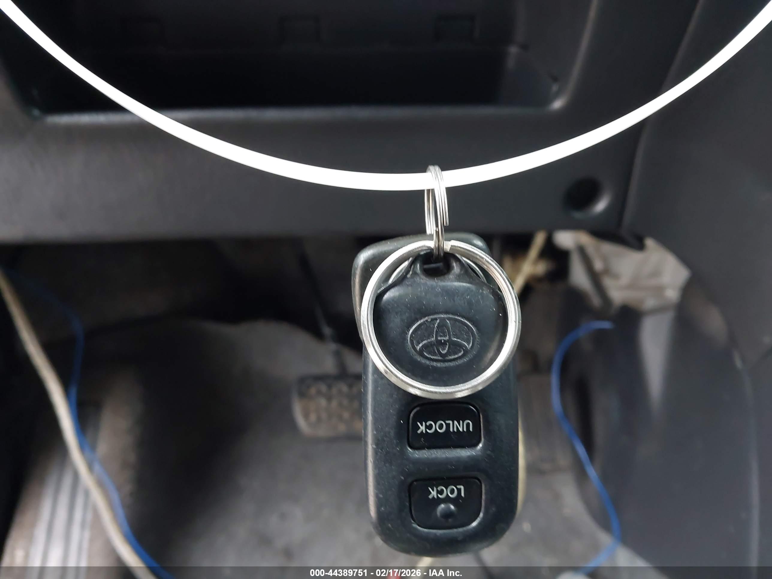TOYOTA RAV4 image 11