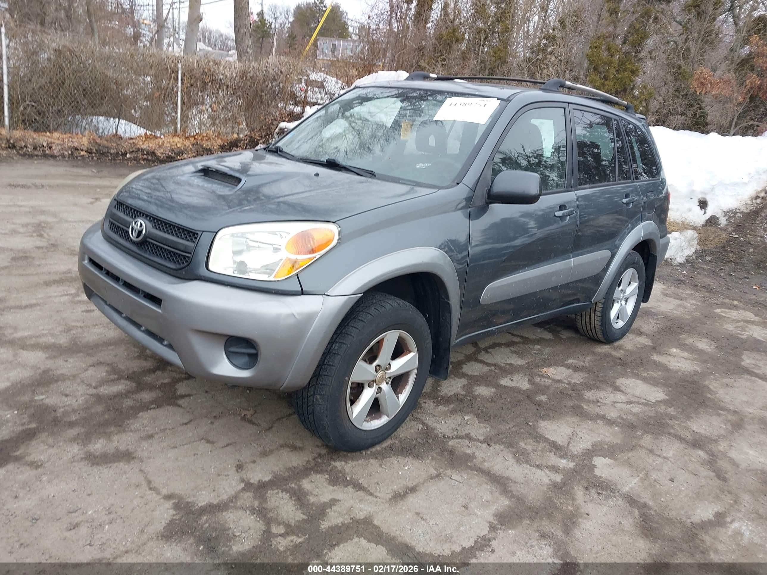 TOYOTA RAV4 image 2