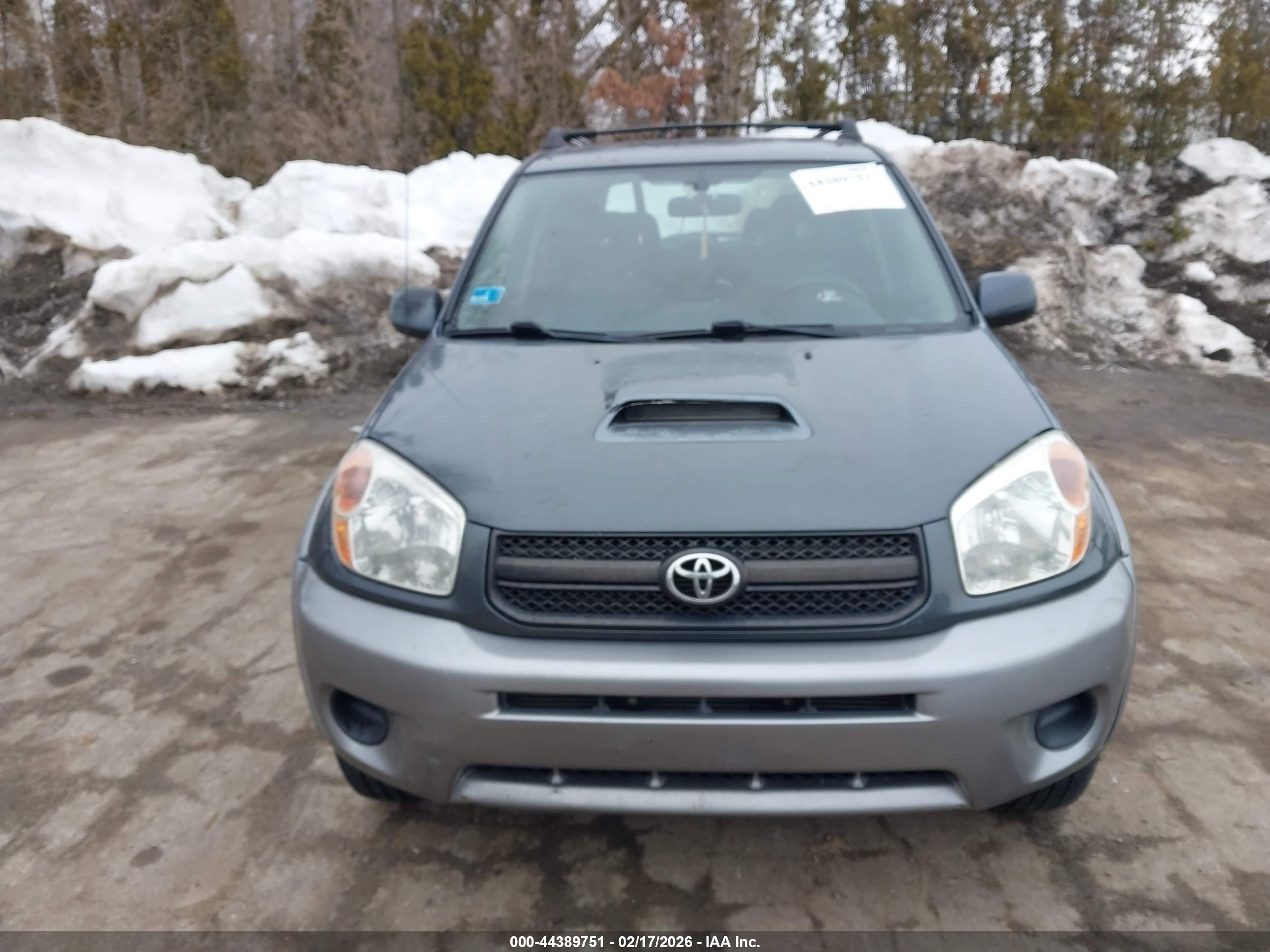 TOYOTA RAV4 image 6