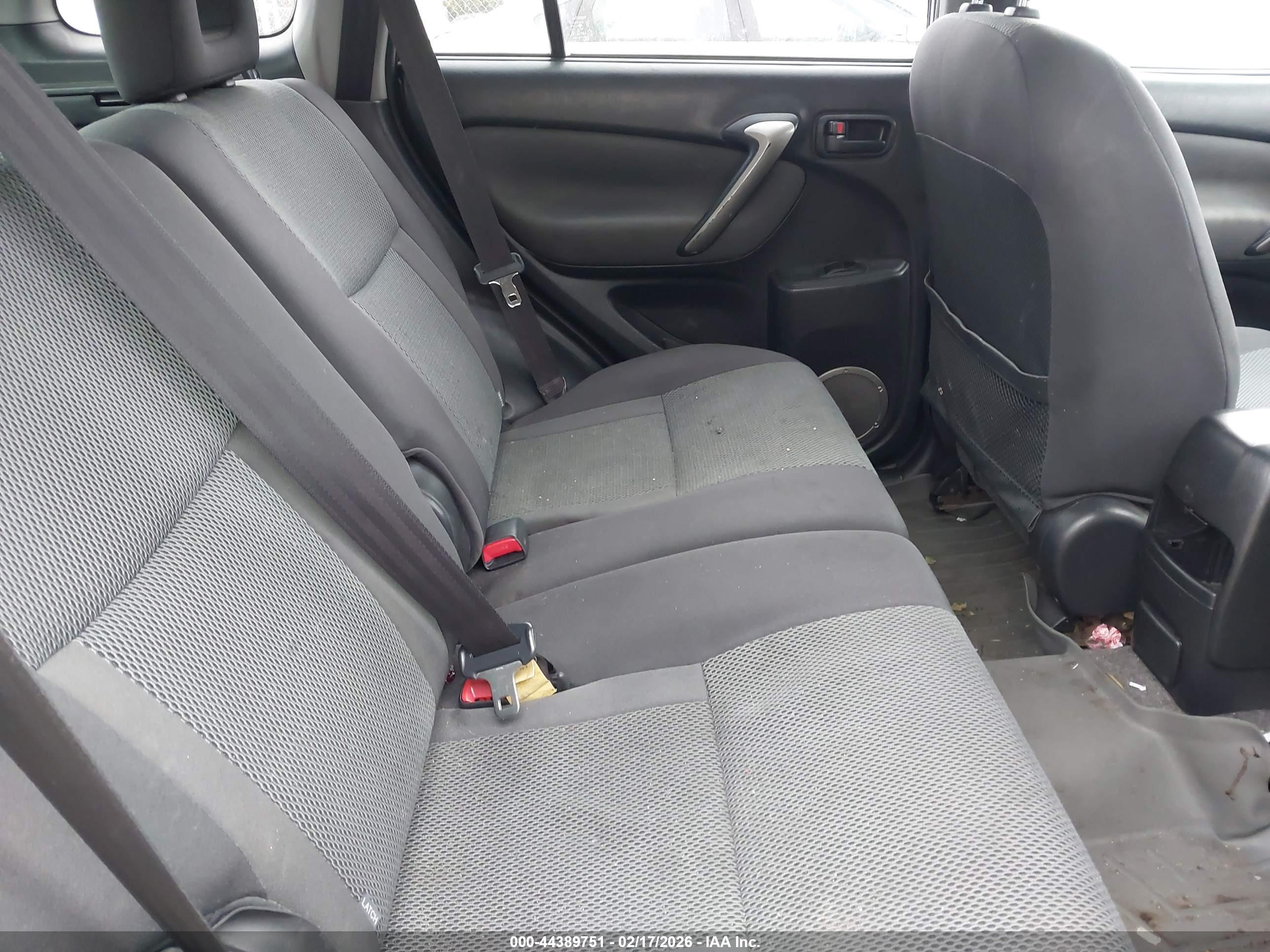 TOYOTA RAV4 image 8