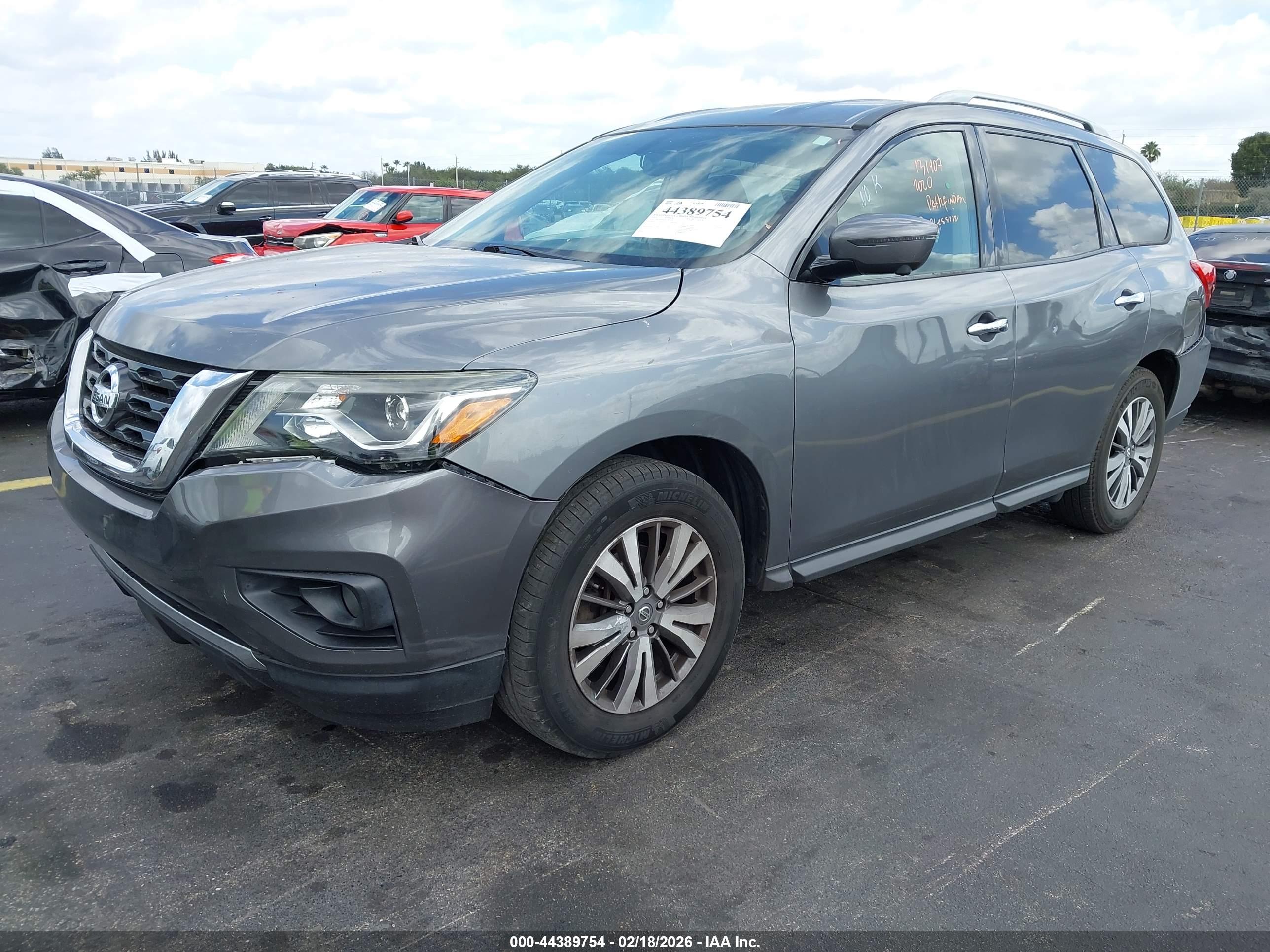 NISSAN PATHFINDER image 2