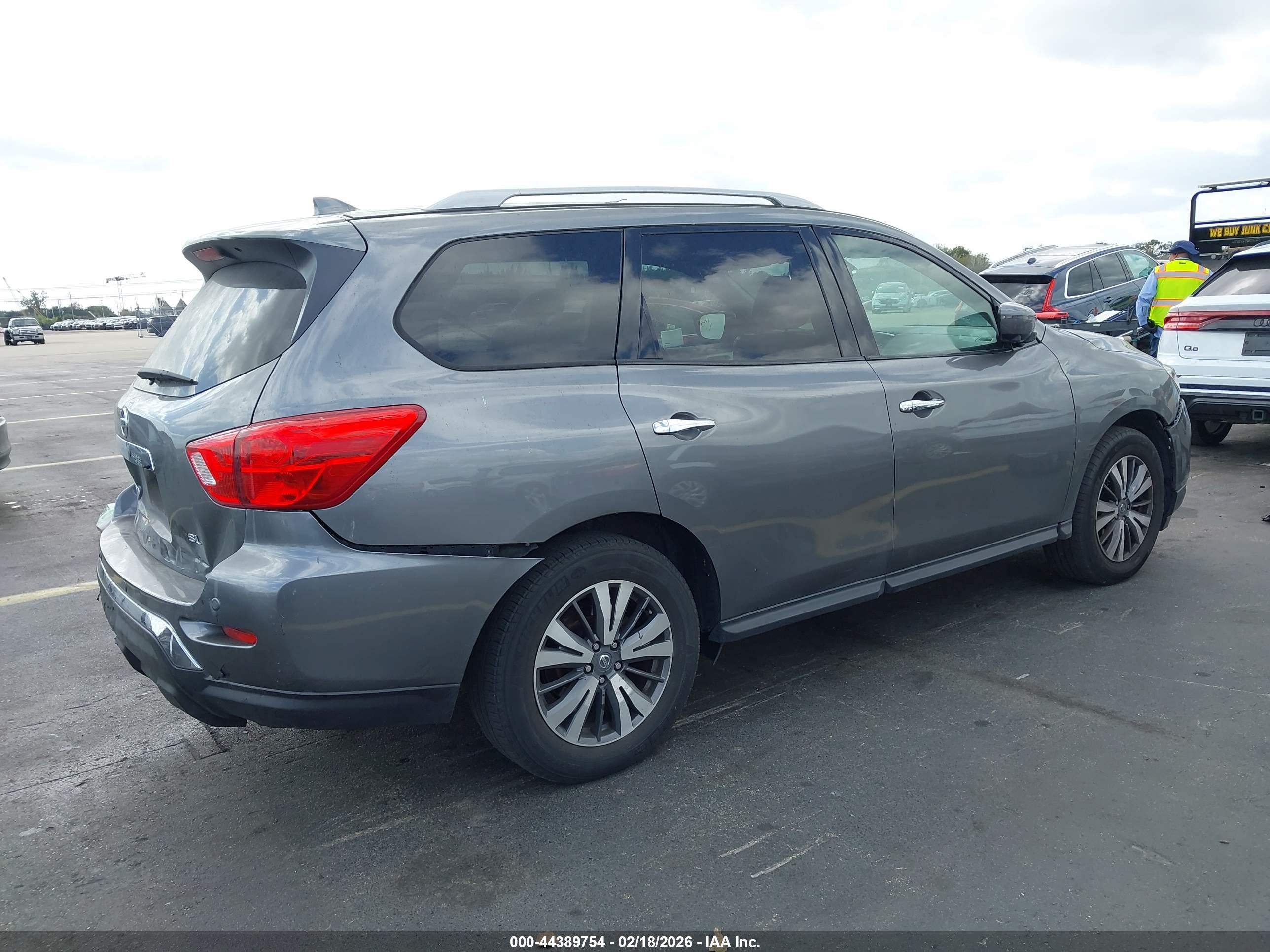 NISSAN PATHFINDER image 4
