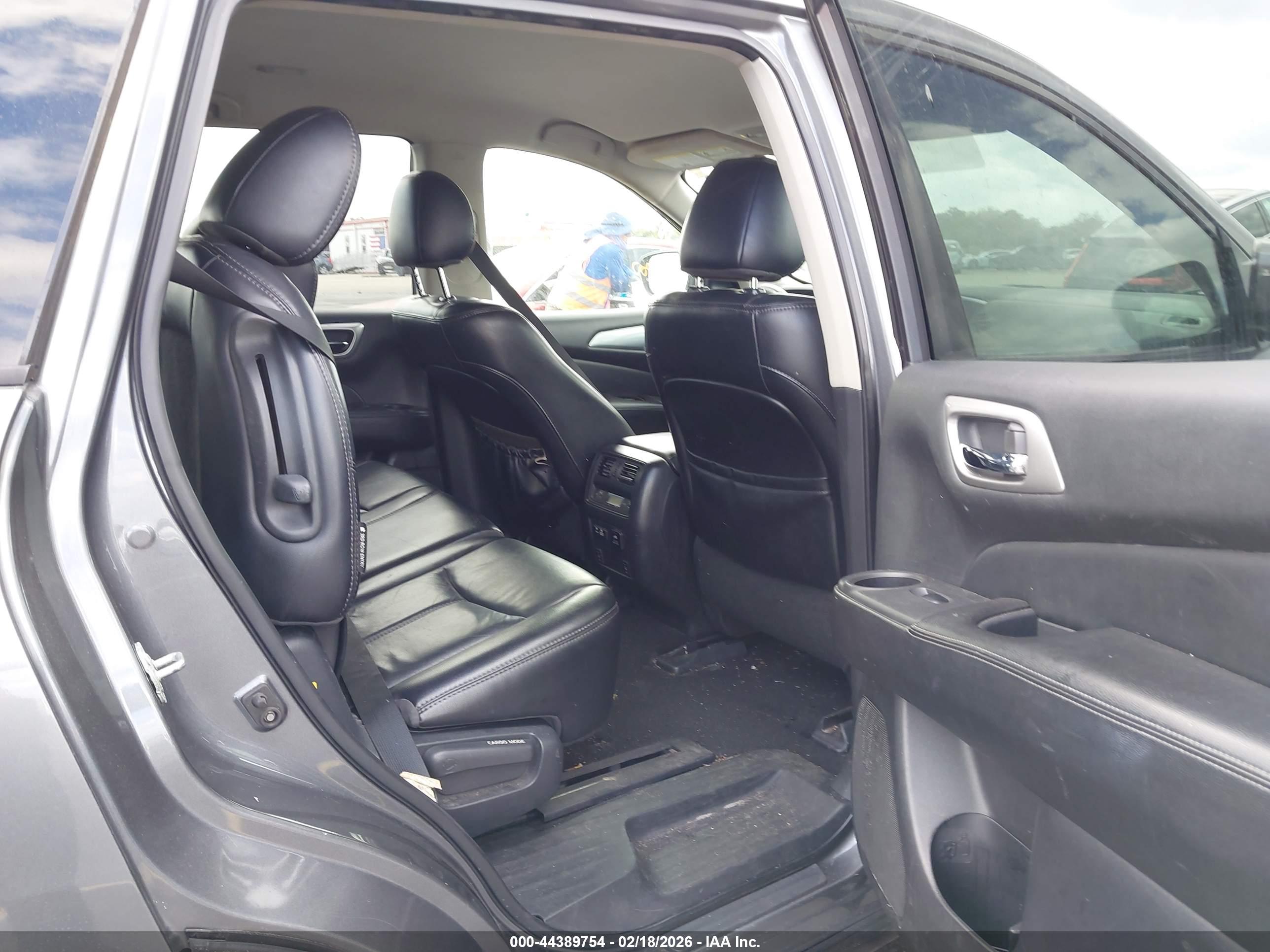 NISSAN PATHFINDER image 8