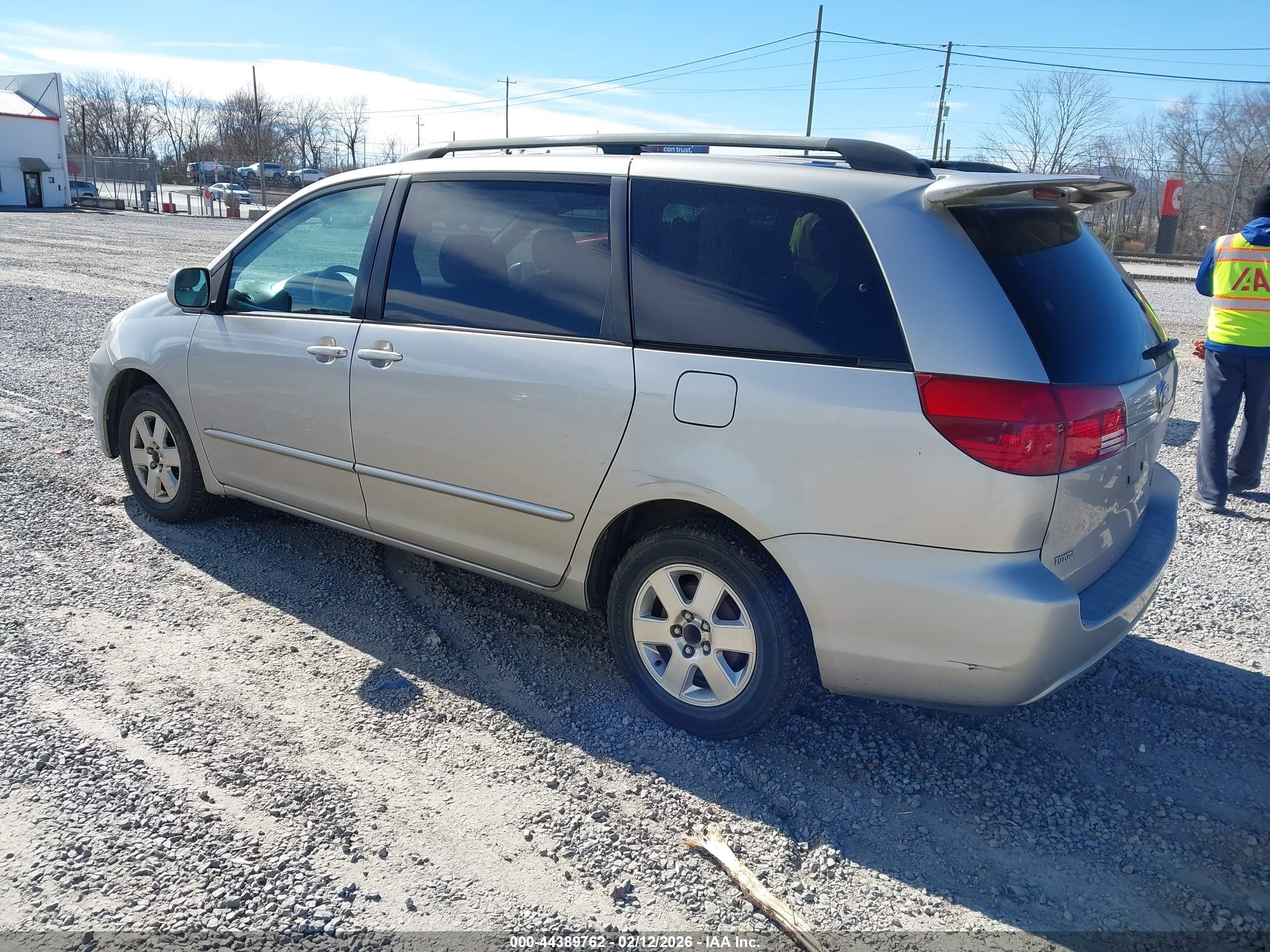 TOYOTA SIENNA image 3
