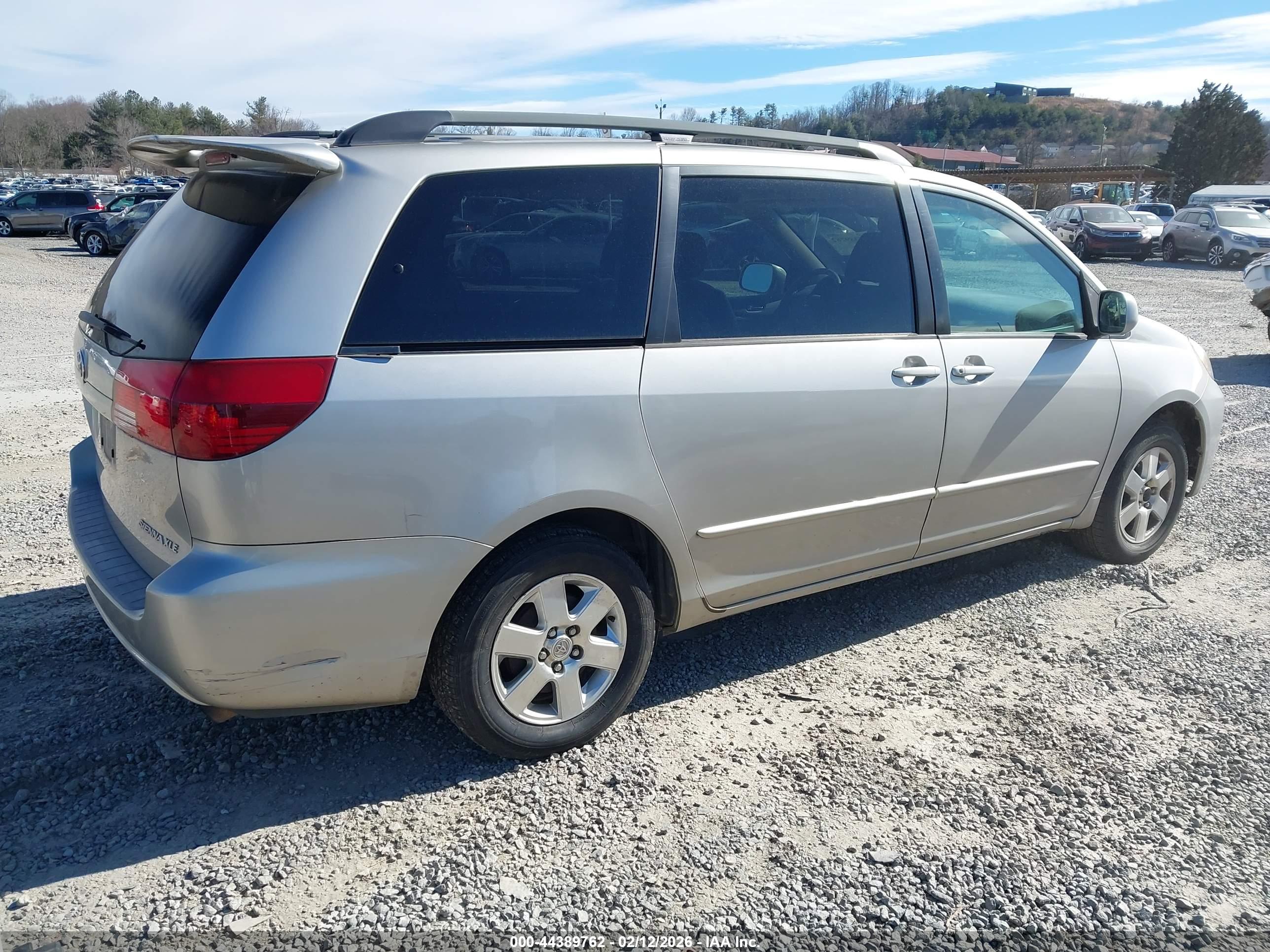 TOYOTA SIENNA image 4