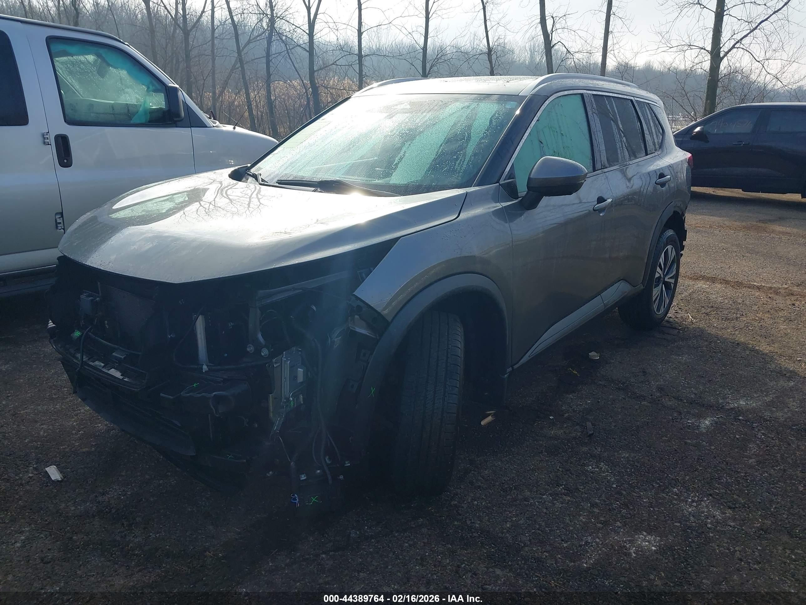 NISSAN ROGUE image 2