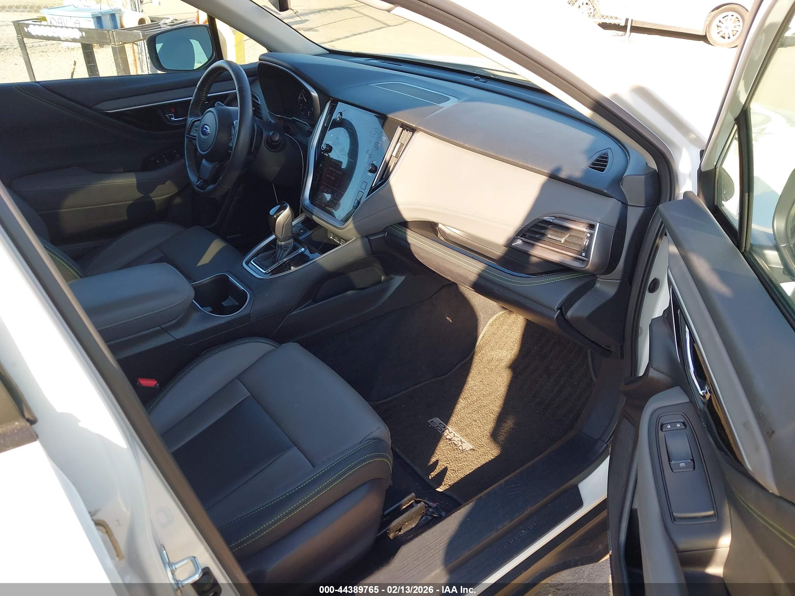 SUBARU OUTBACK image 5