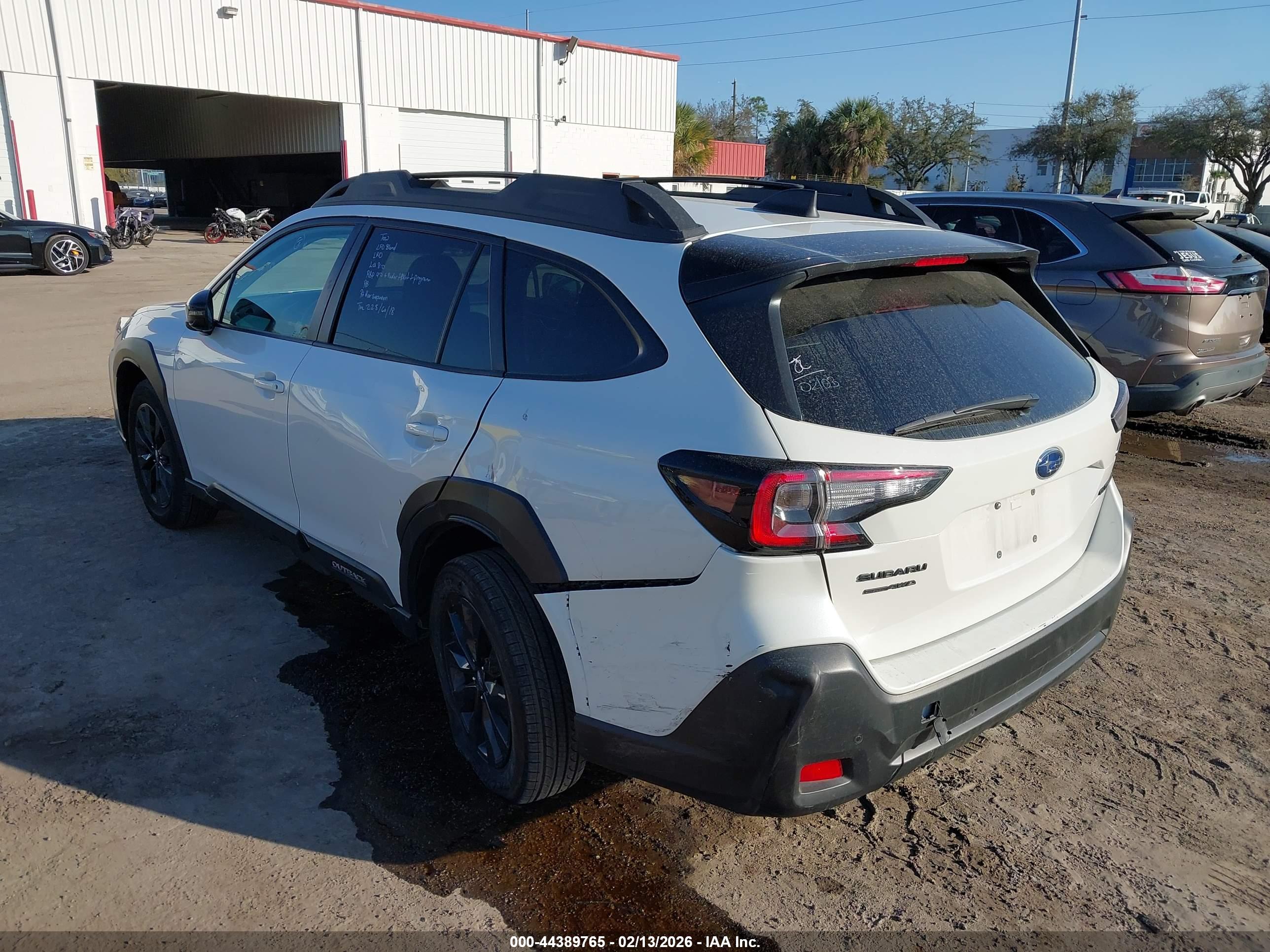 SUBARU OUTBACK image 6