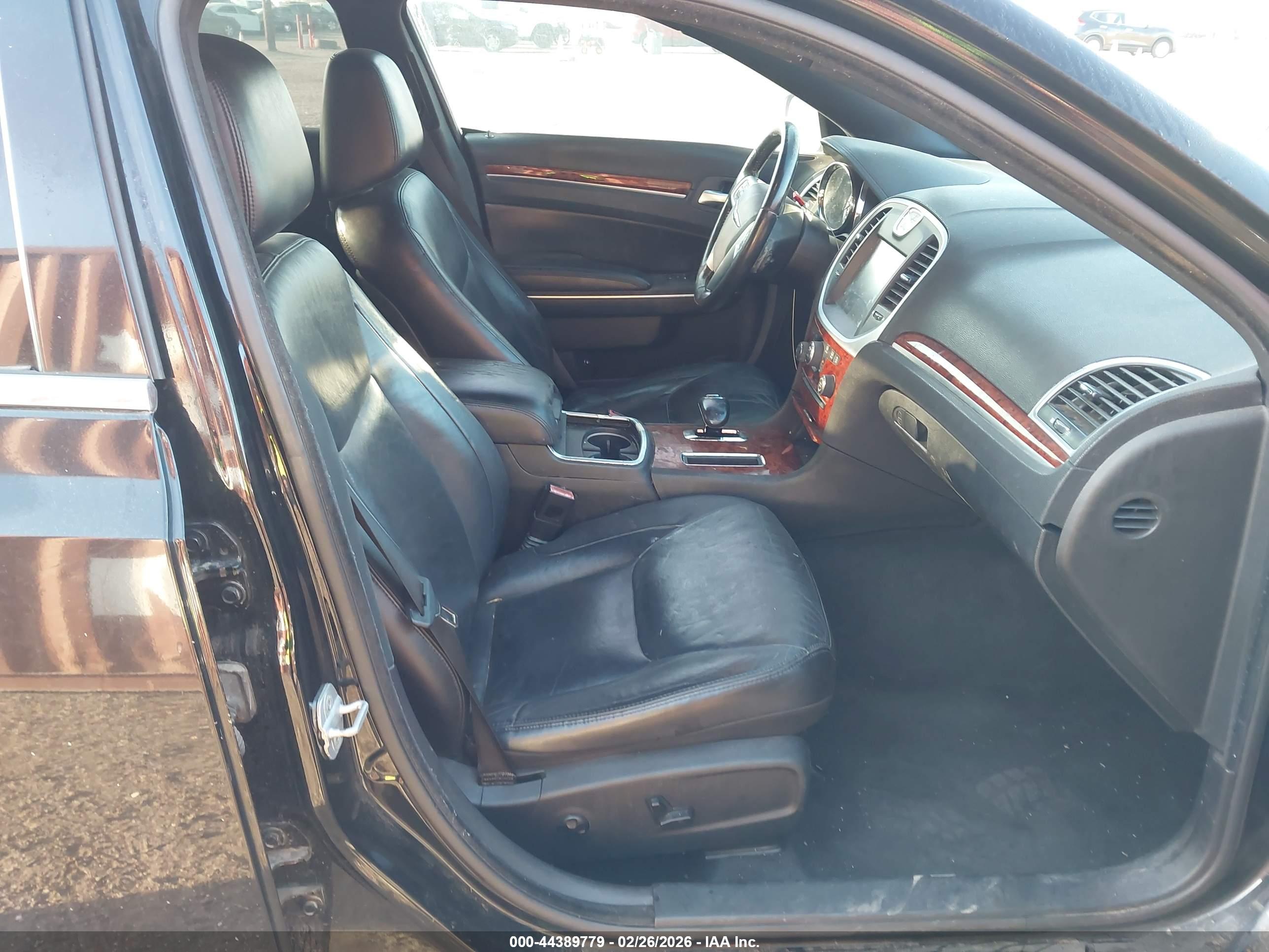CHRYSLER 300 image 5