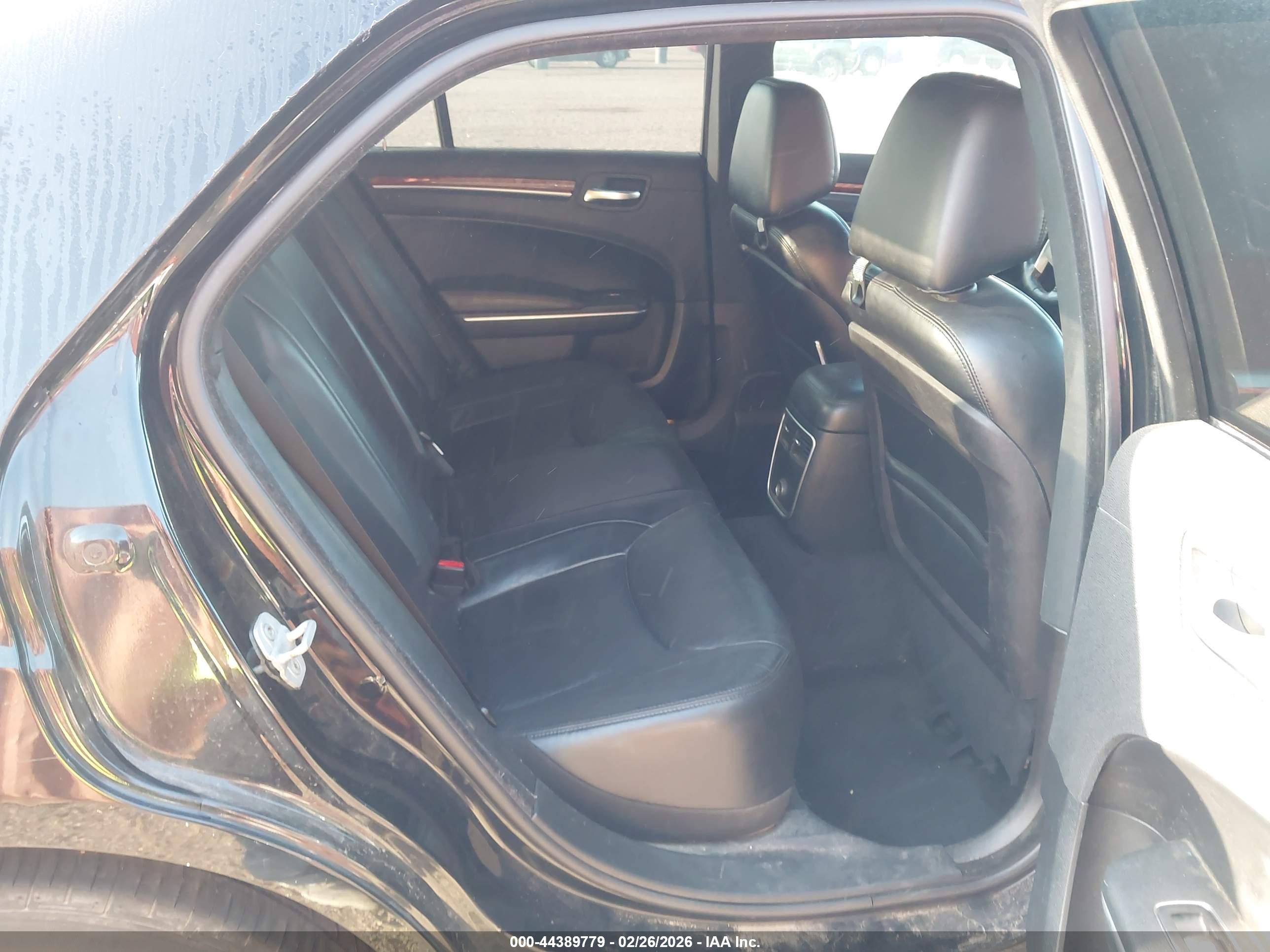 CHRYSLER 300 image 8