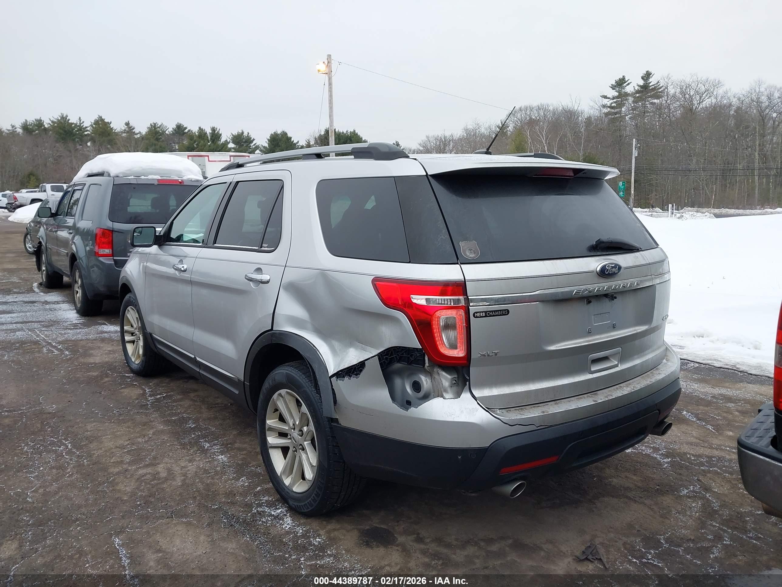 FORD EXPLORER image 3