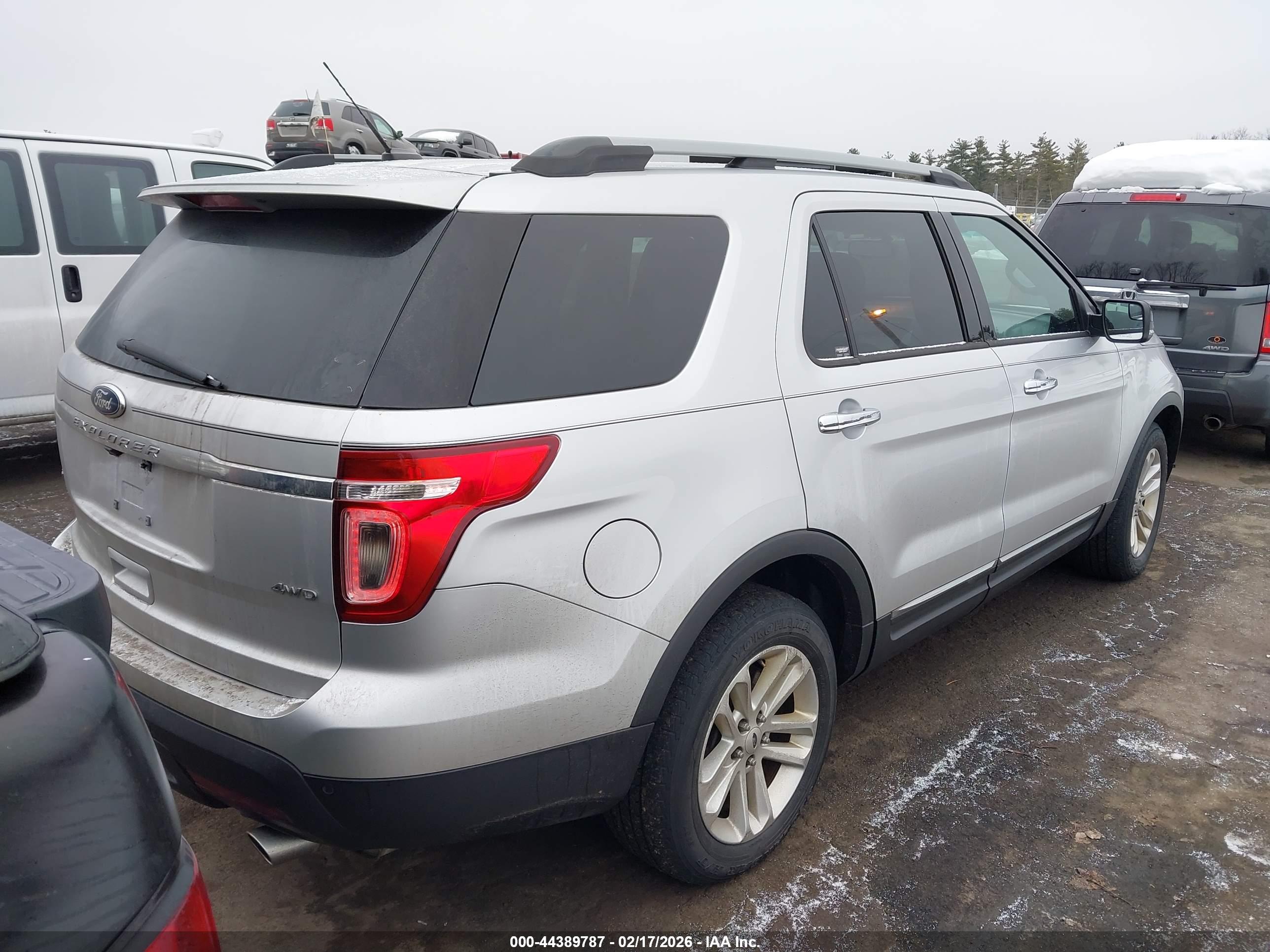 FORD EXPLORER image 4