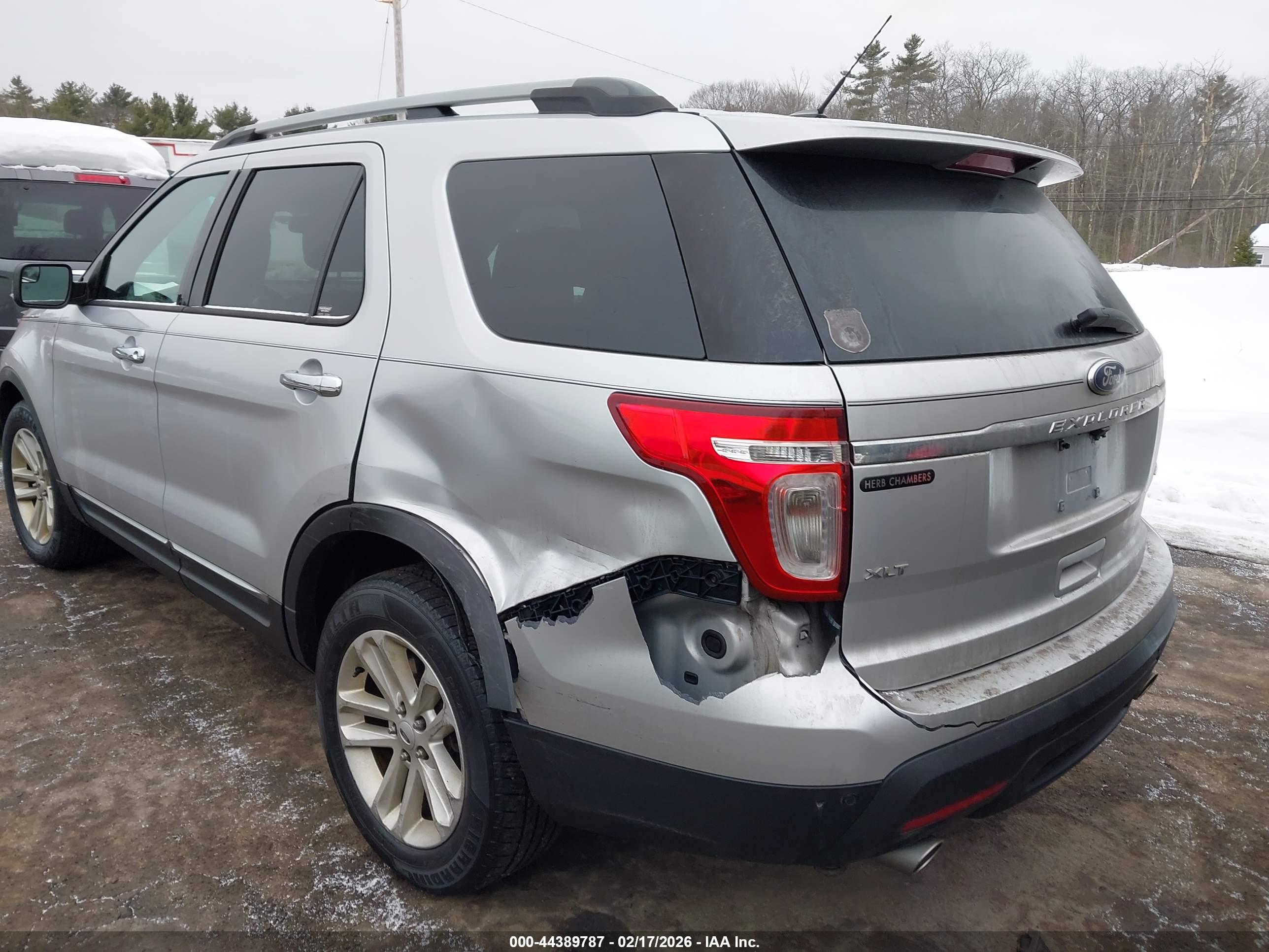 FORD EXPLORER image 6