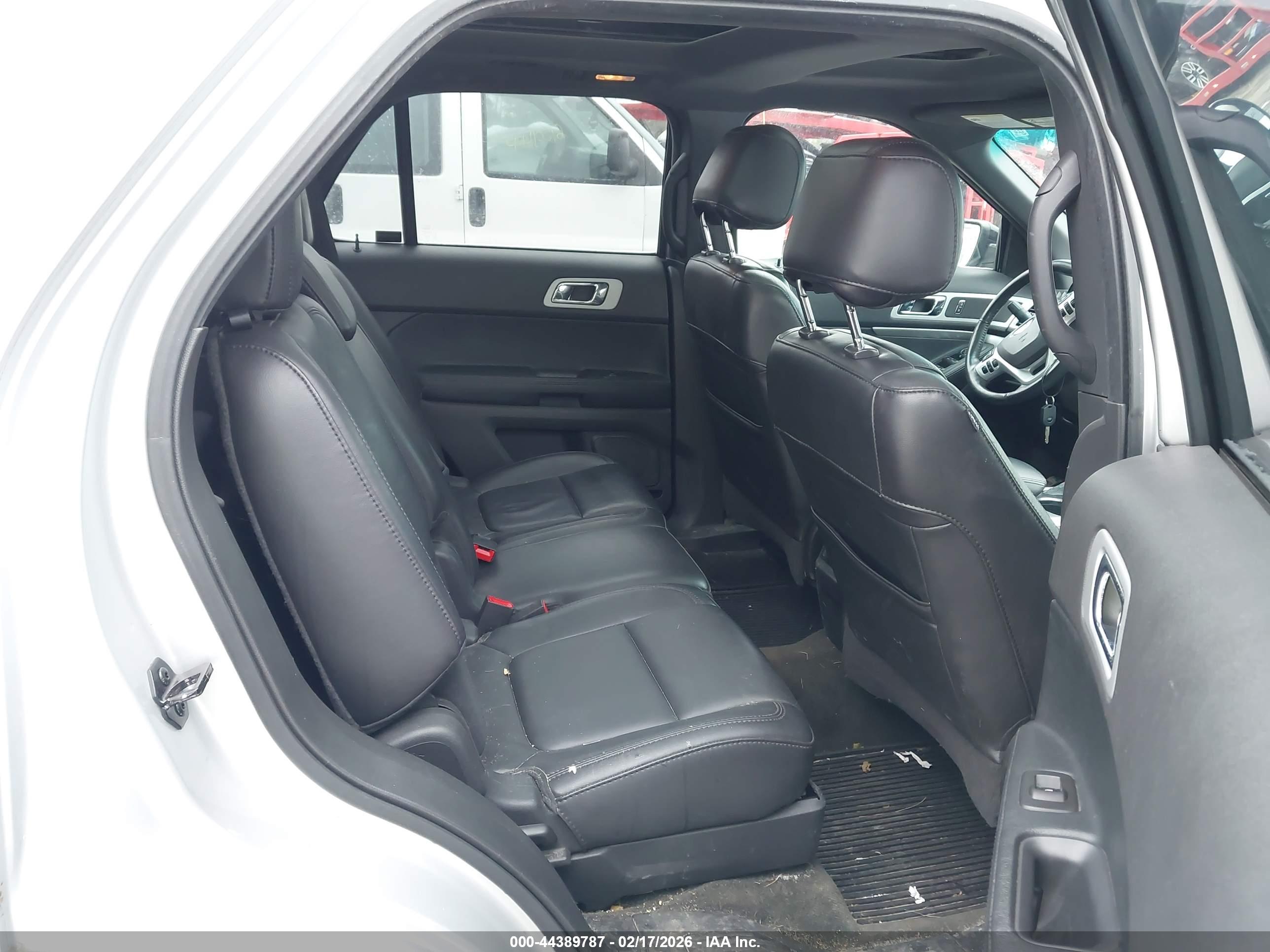 FORD EXPLORER image 8