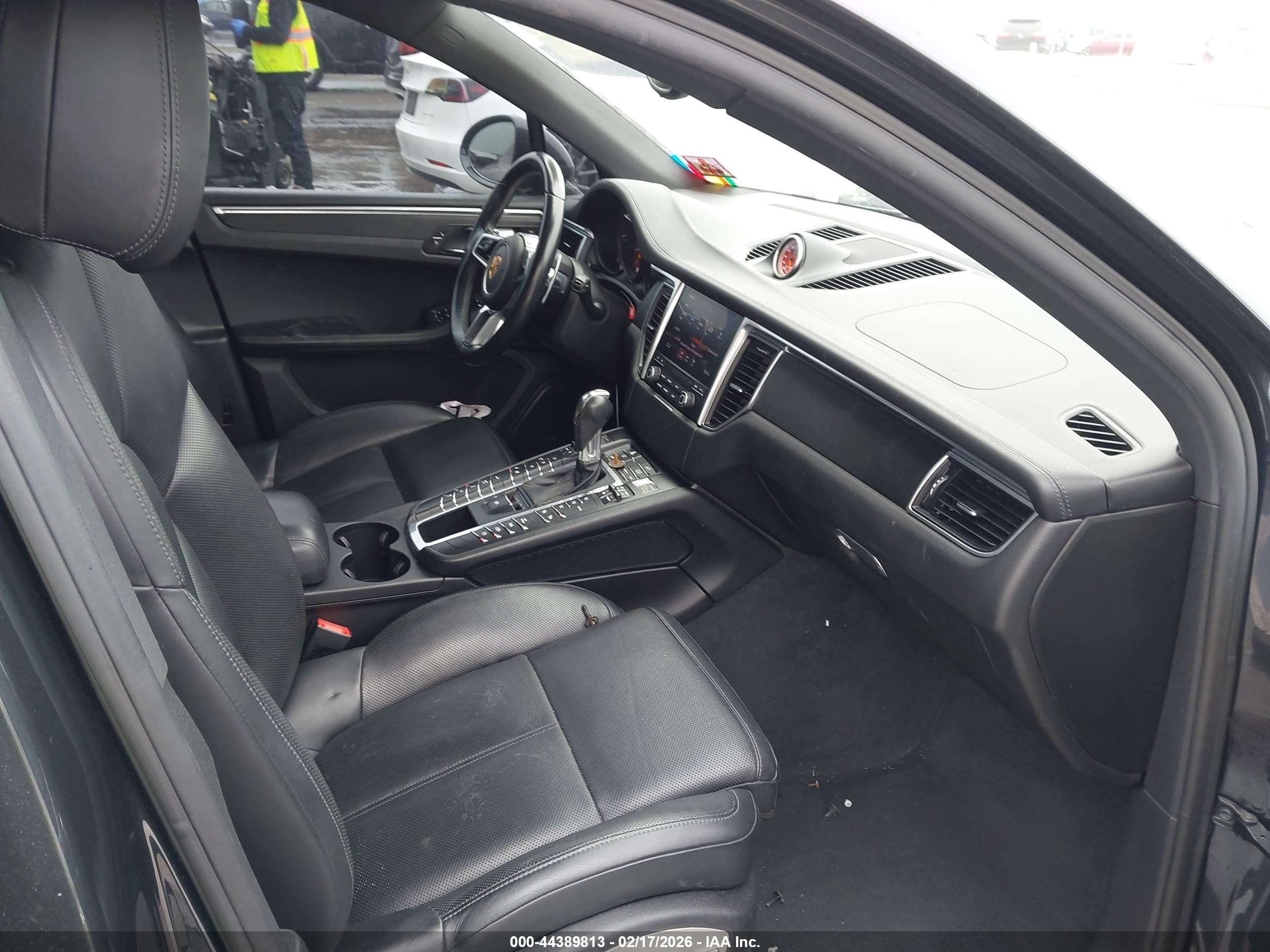 PORSCHE MACAN image 5