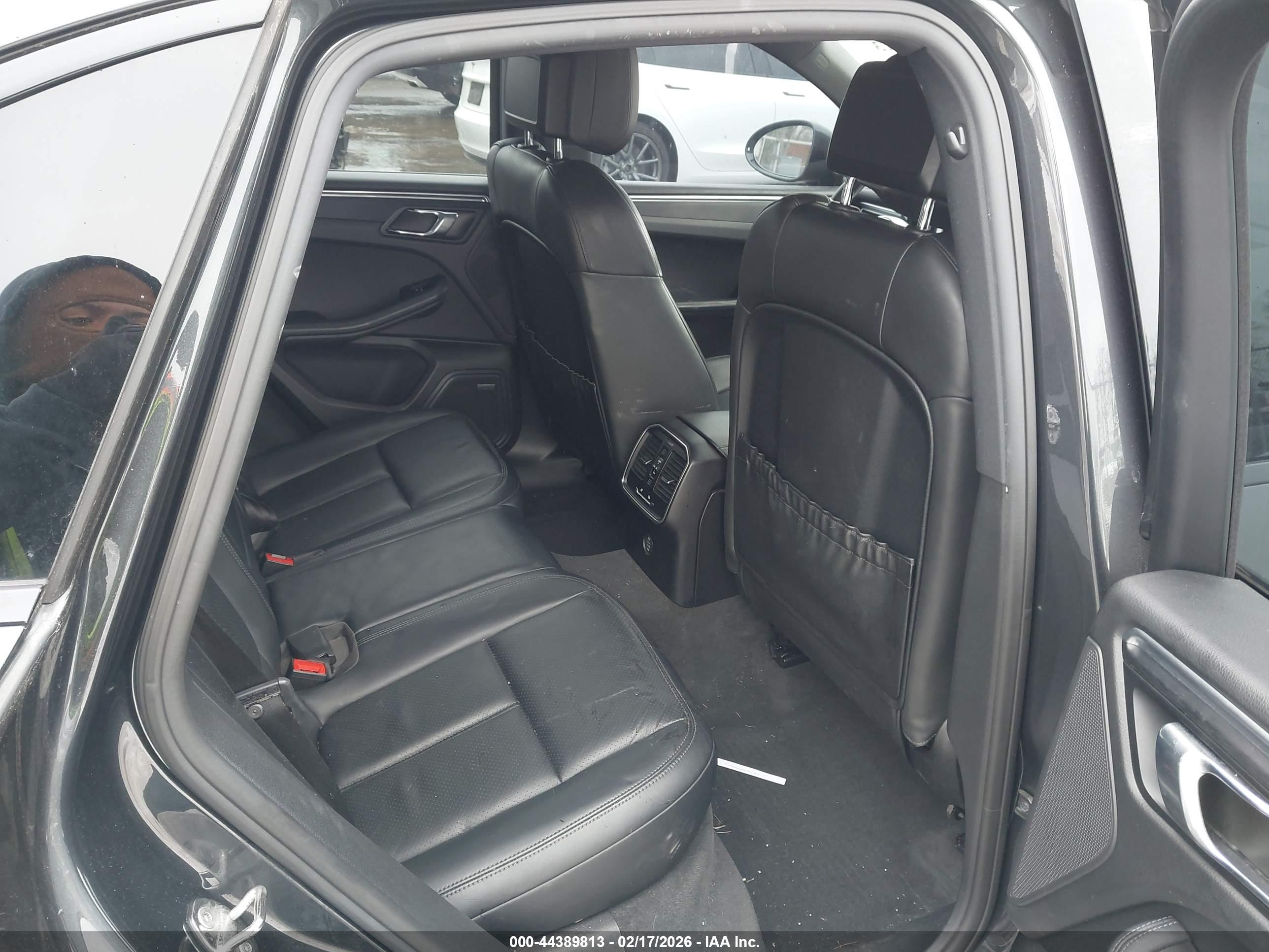 PORSCHE MACAN image 8