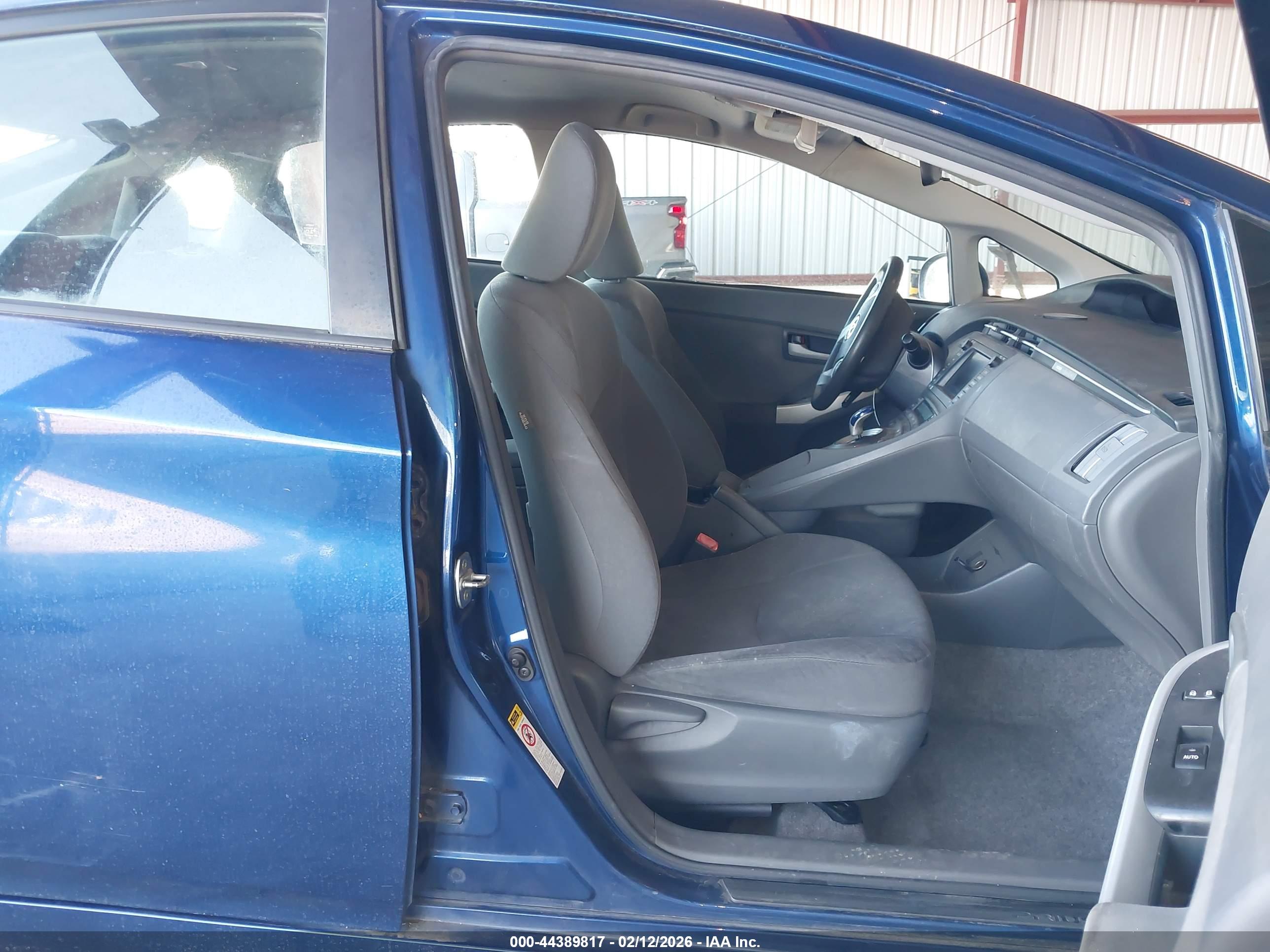 TOYOTA PRIUS image 5