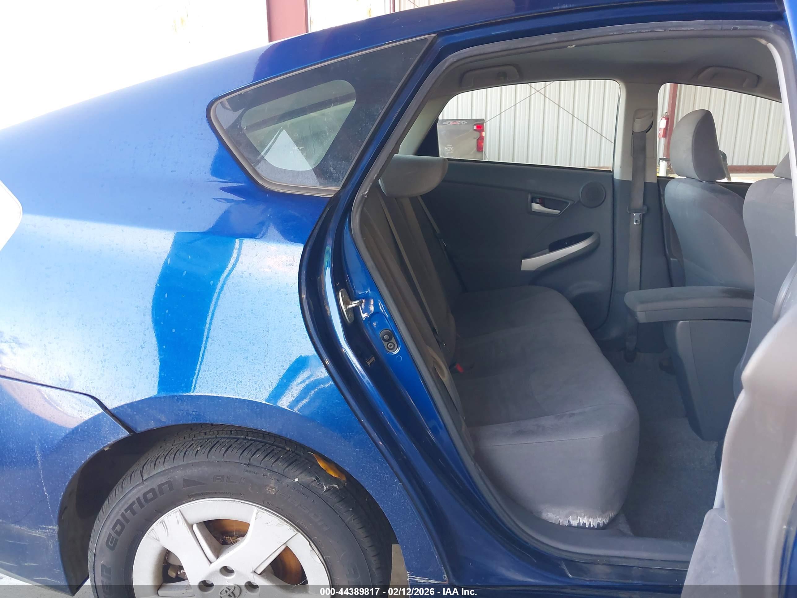 TOYOTA PRIUS image 8