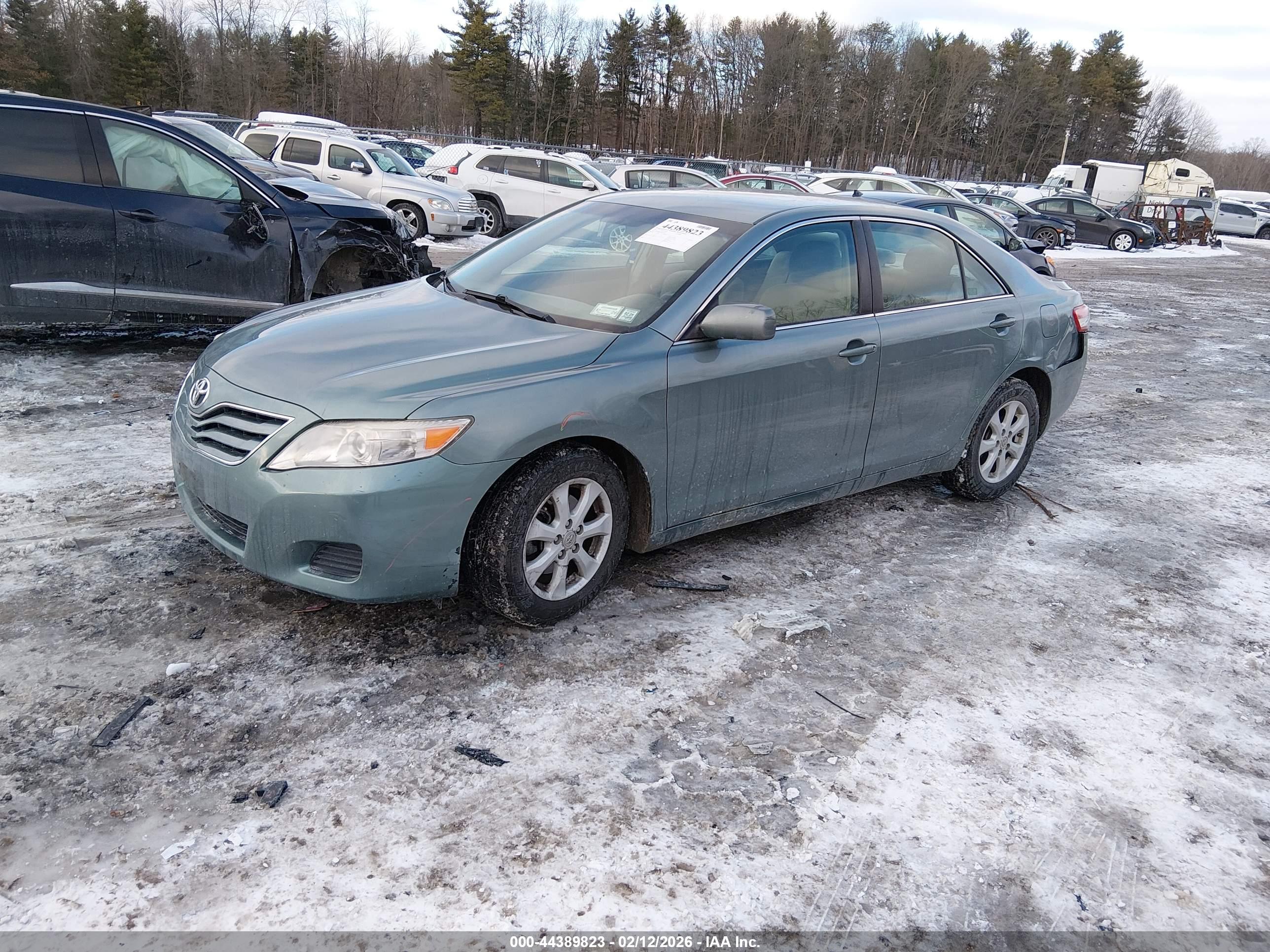 TOYOTA CAMRY image 2