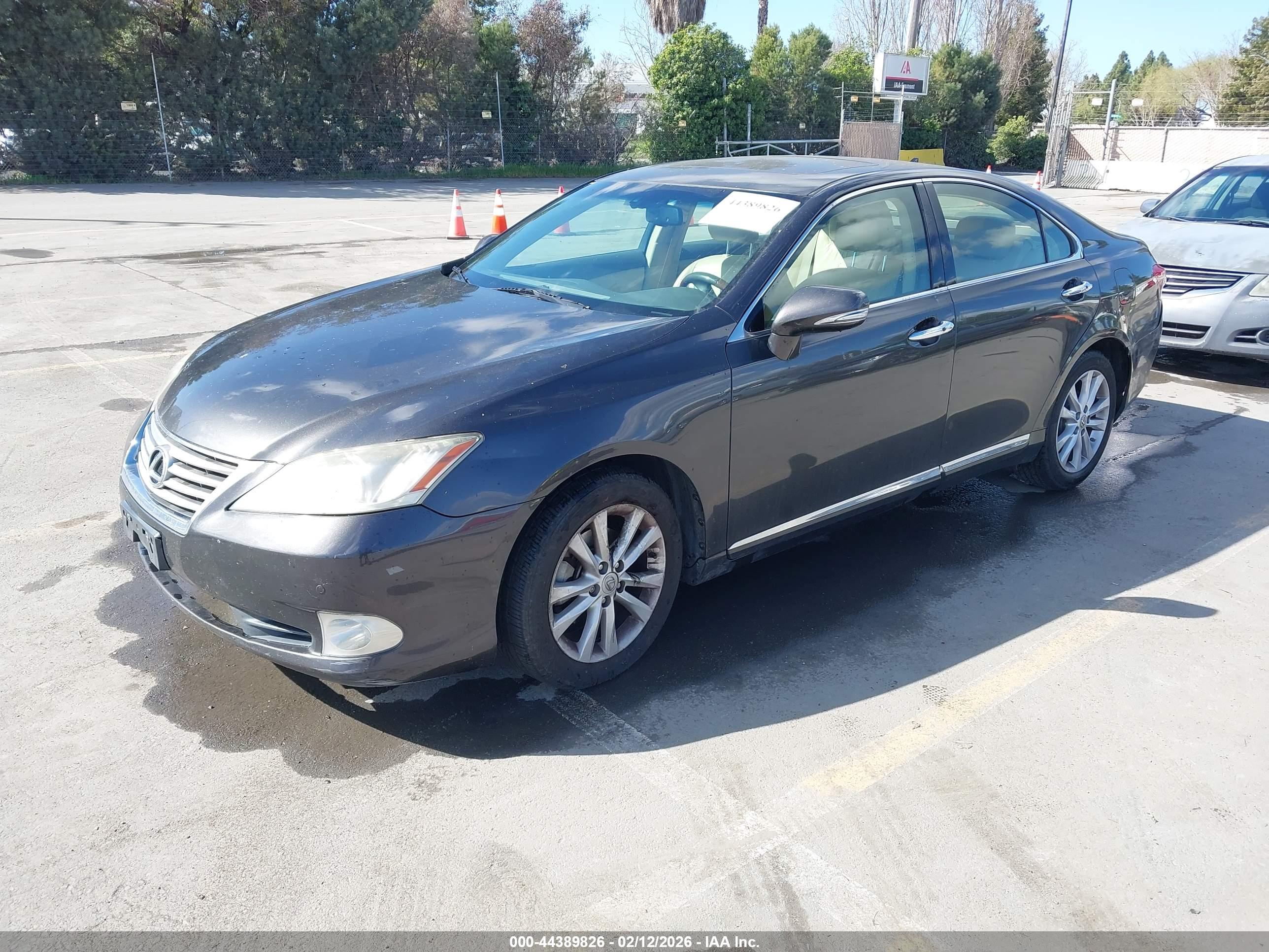 LEXUS ES image 2
