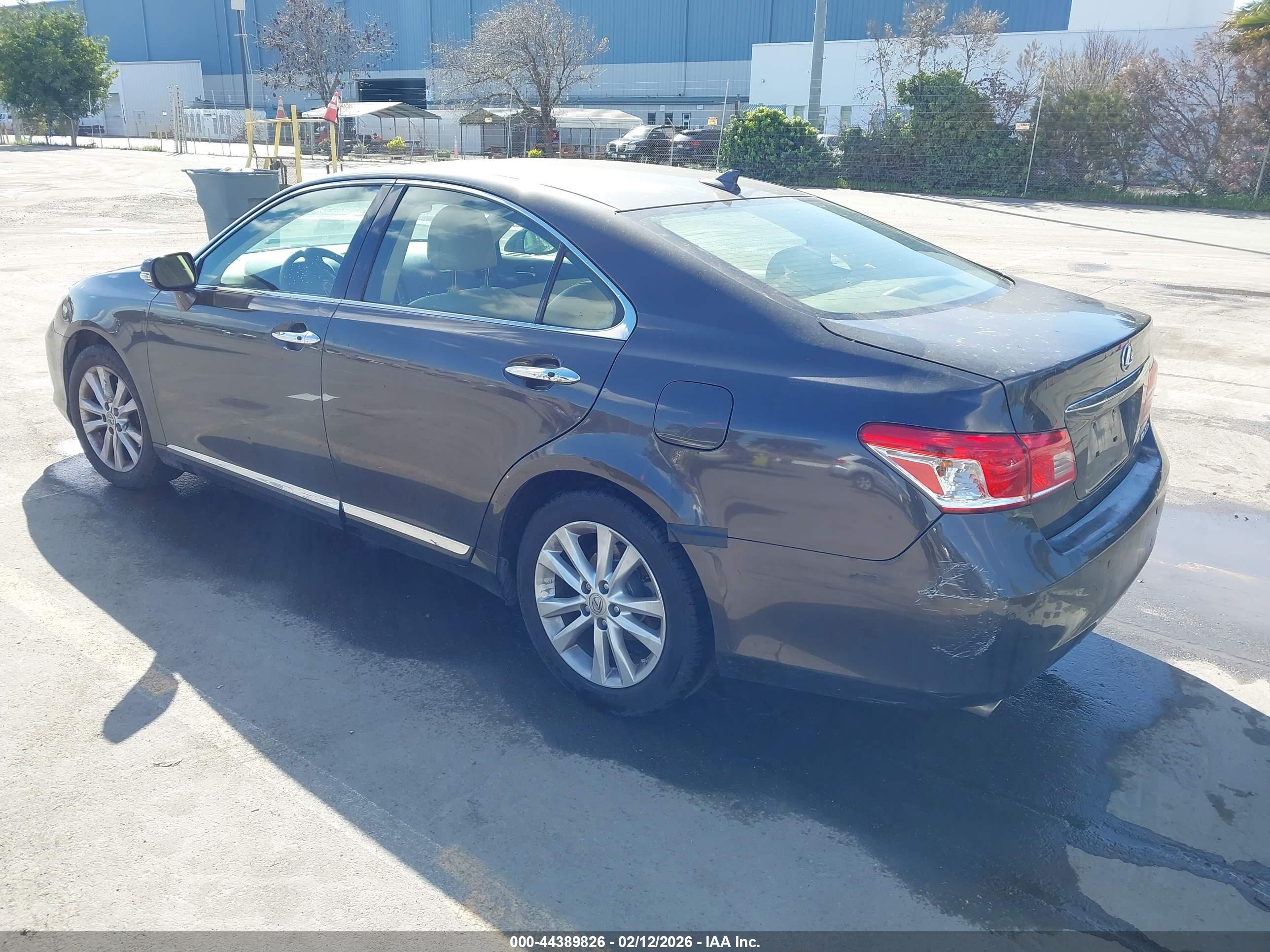 LEXUS ES image 3