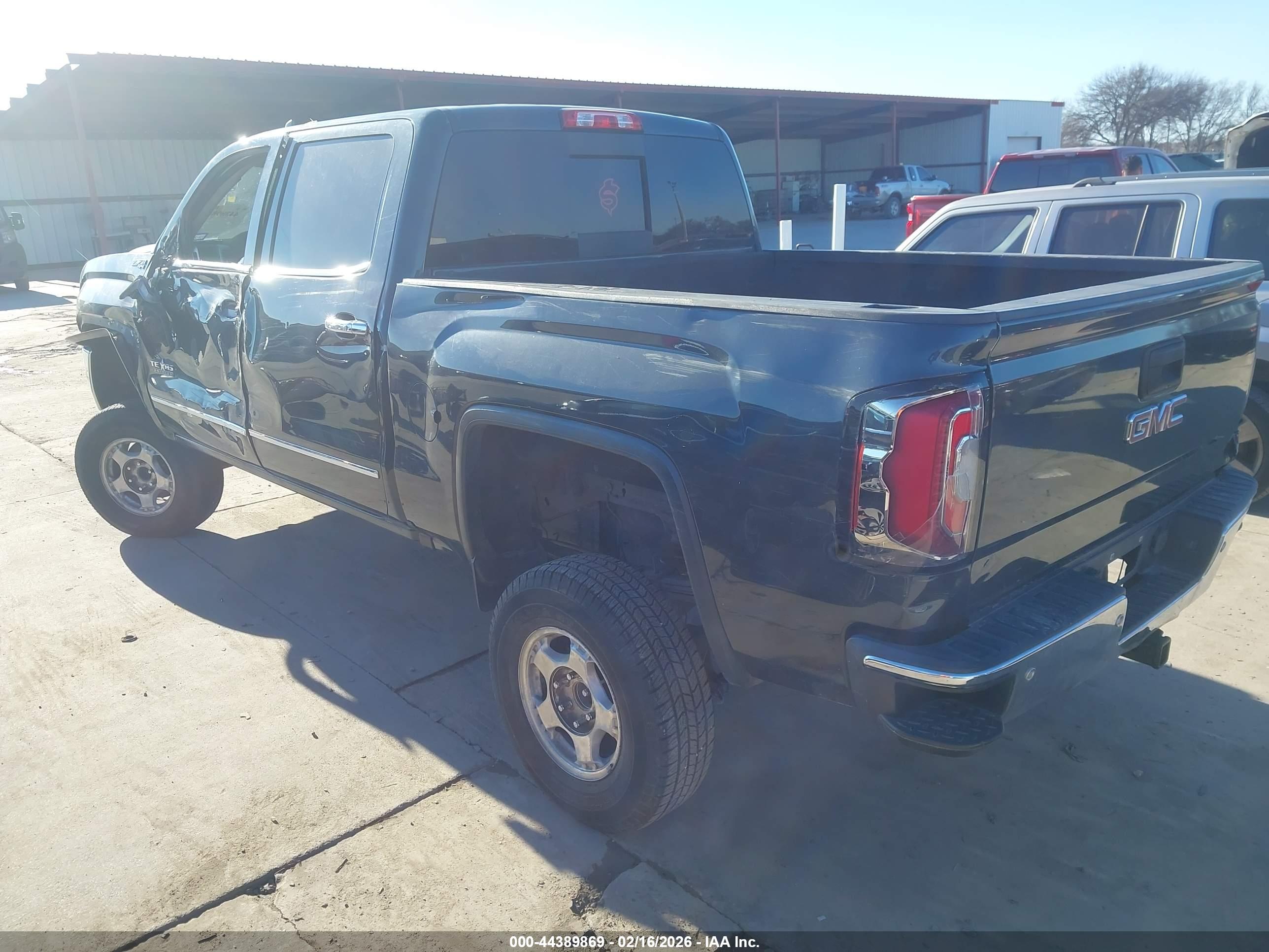 GMC SIERRA image 3