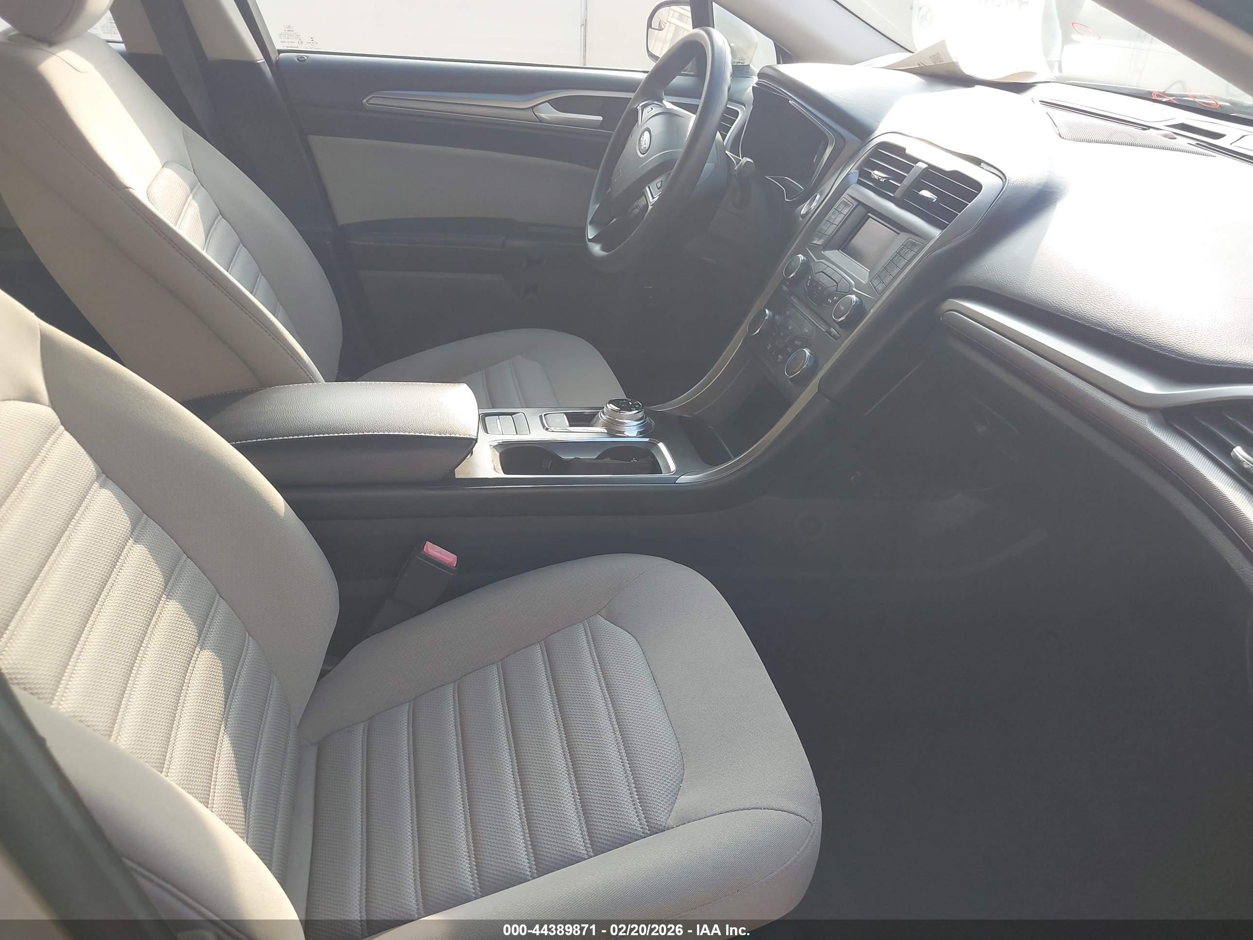 FORD FUSION image 5