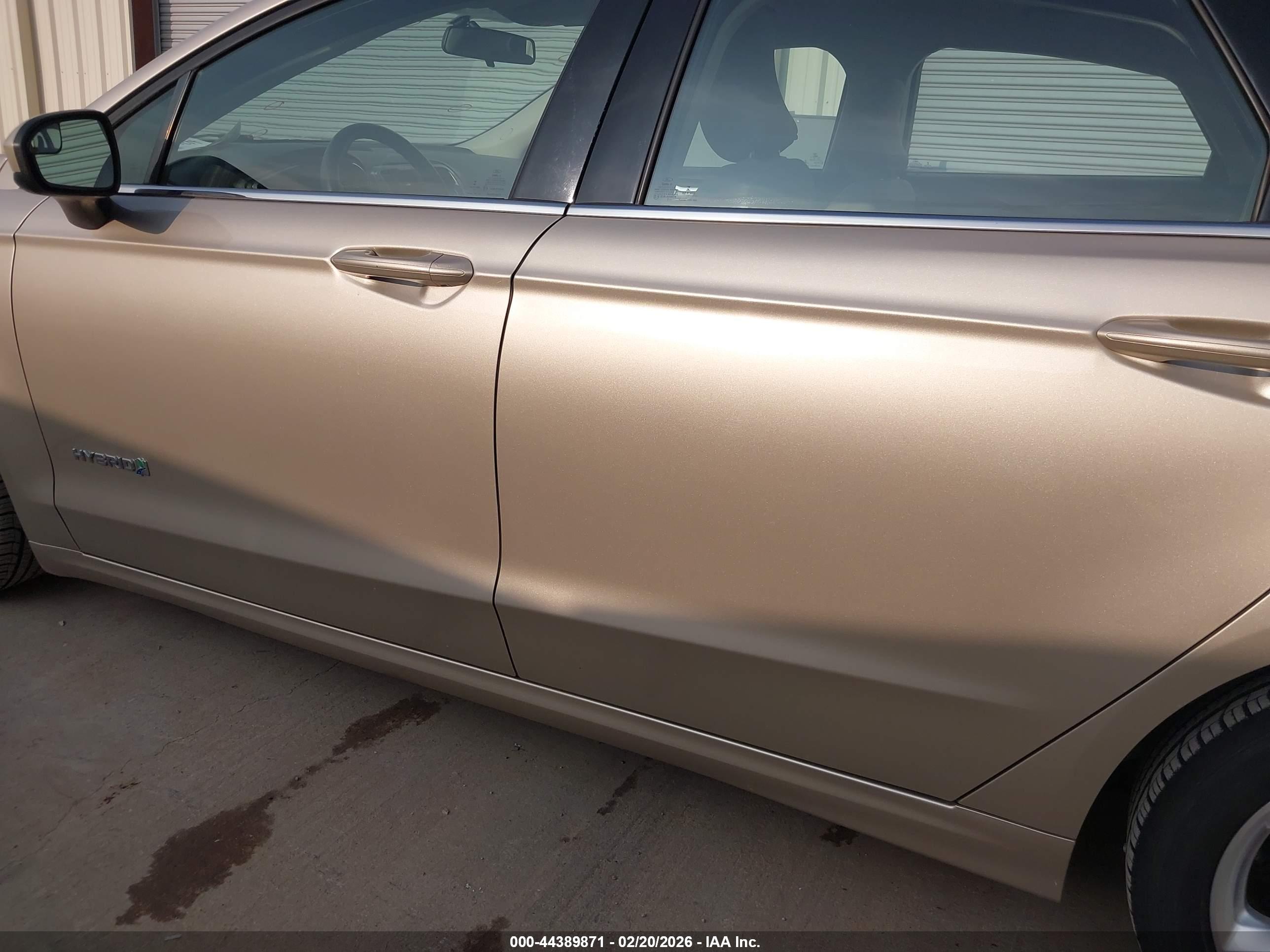 FORD FUSION image 6