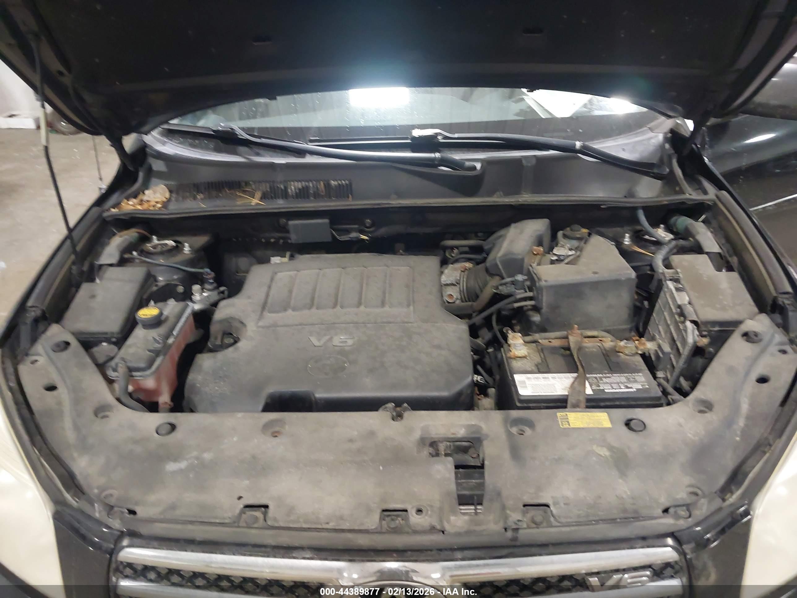 TOYOTA RAV4 image 10