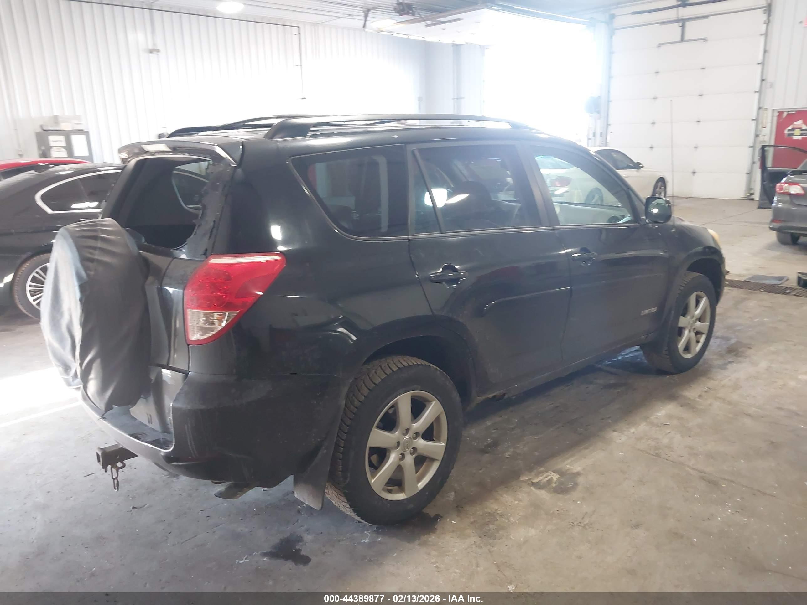 TOYOTA RAV4 image 4