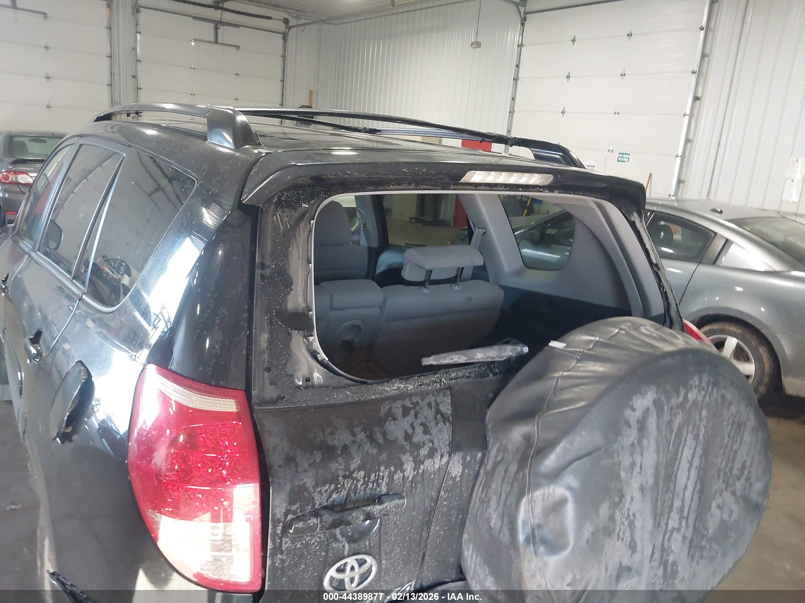 TOYOTA RAV4 image 6
